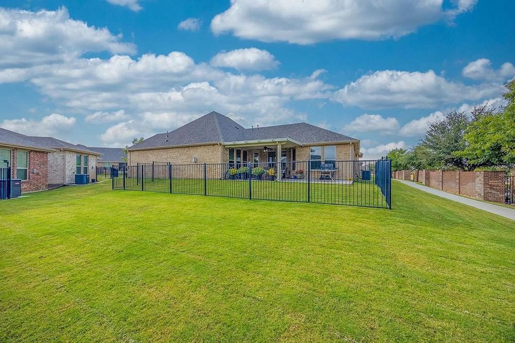 Property Slideshow image 34 of 40 | 2123 ladera way 2123, Mansfield, TX, 76063