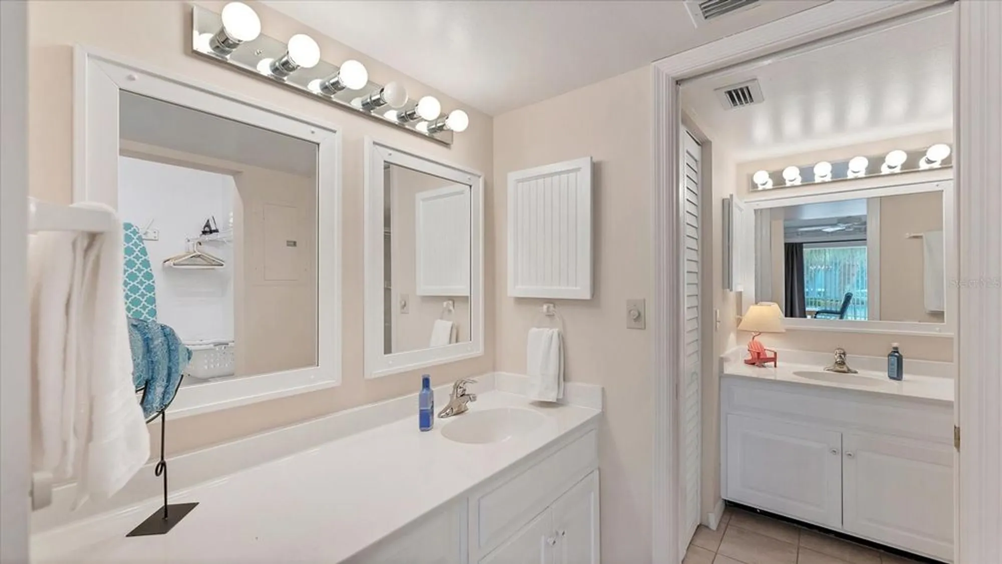 Property Slideshow image 17 of 44 | 450 cerromar rd 282, Venice, FL, 34293