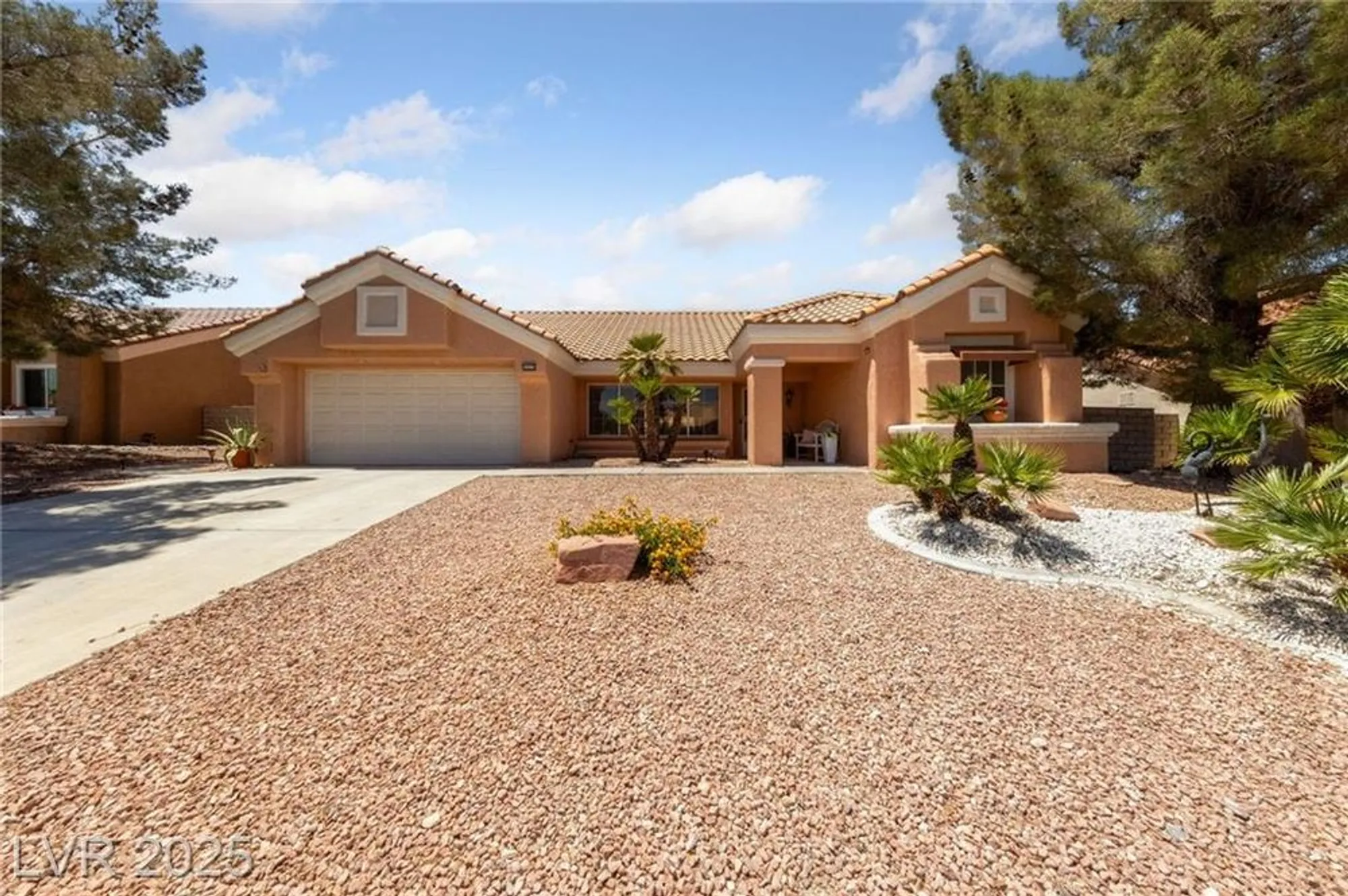 Property Slideshow image 29 of 72 | 2925 lotus hill dr, Las Vegas, NV, 89134