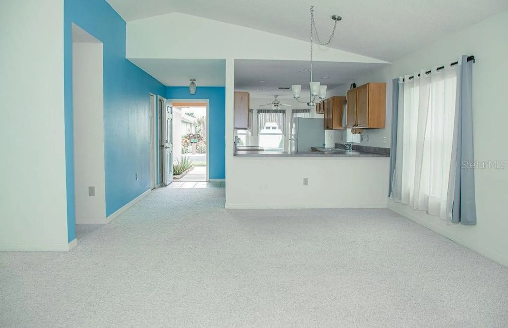 Property Slideshow image 3 of 51 | 260 lake suzanne dr, Lake Wales, FL, 33859