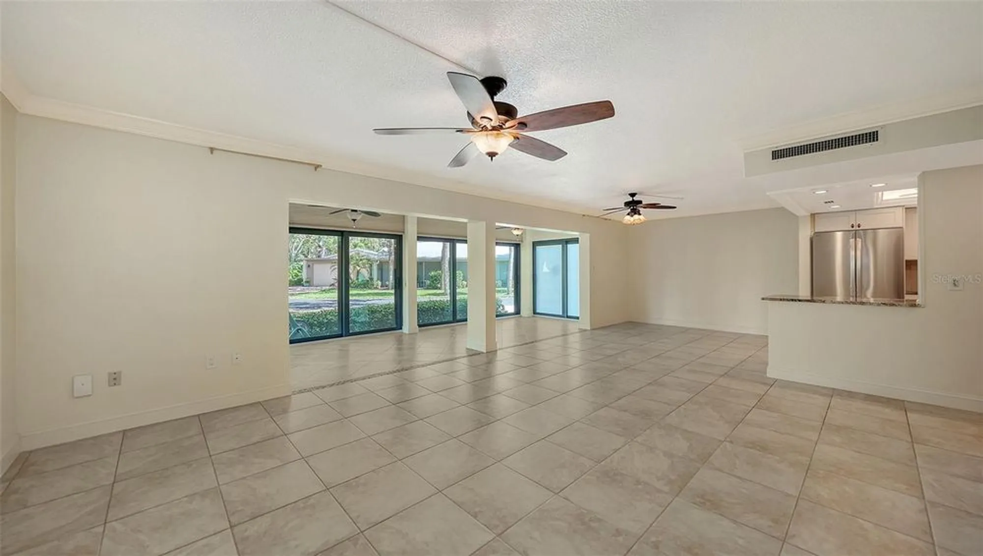 Property Slideshow image 11 of 91 | 225 hourglass way apt 103, Sarasota, FL, 34242