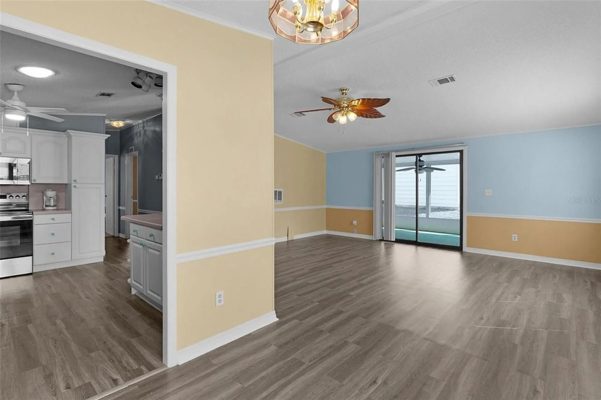 Property Slideshow image 11 of 46 | 817 hibiscus dr, The Villages, FL, 32159