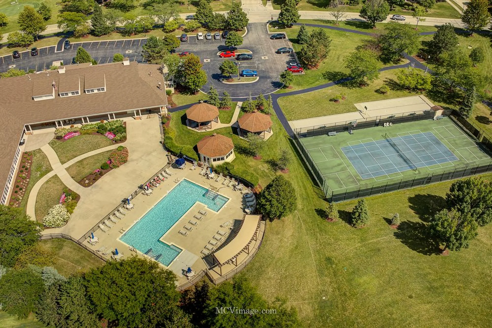 Property Slideshow image 29 of 34 | 21525 lake saint clair dr, Crest Hill, IL, 60403
