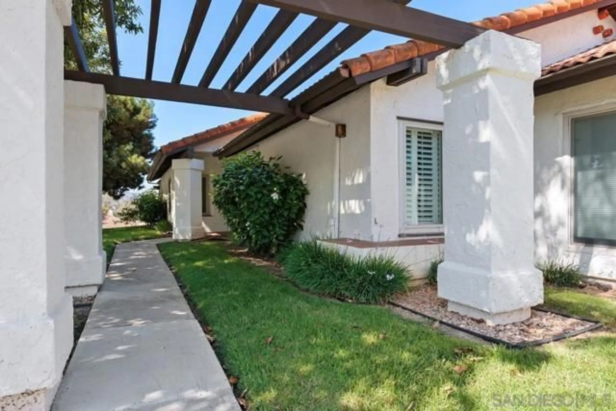 Property Slideshow image 2 of 29 | 17604 camino ancho, San Diego, CA, 92128