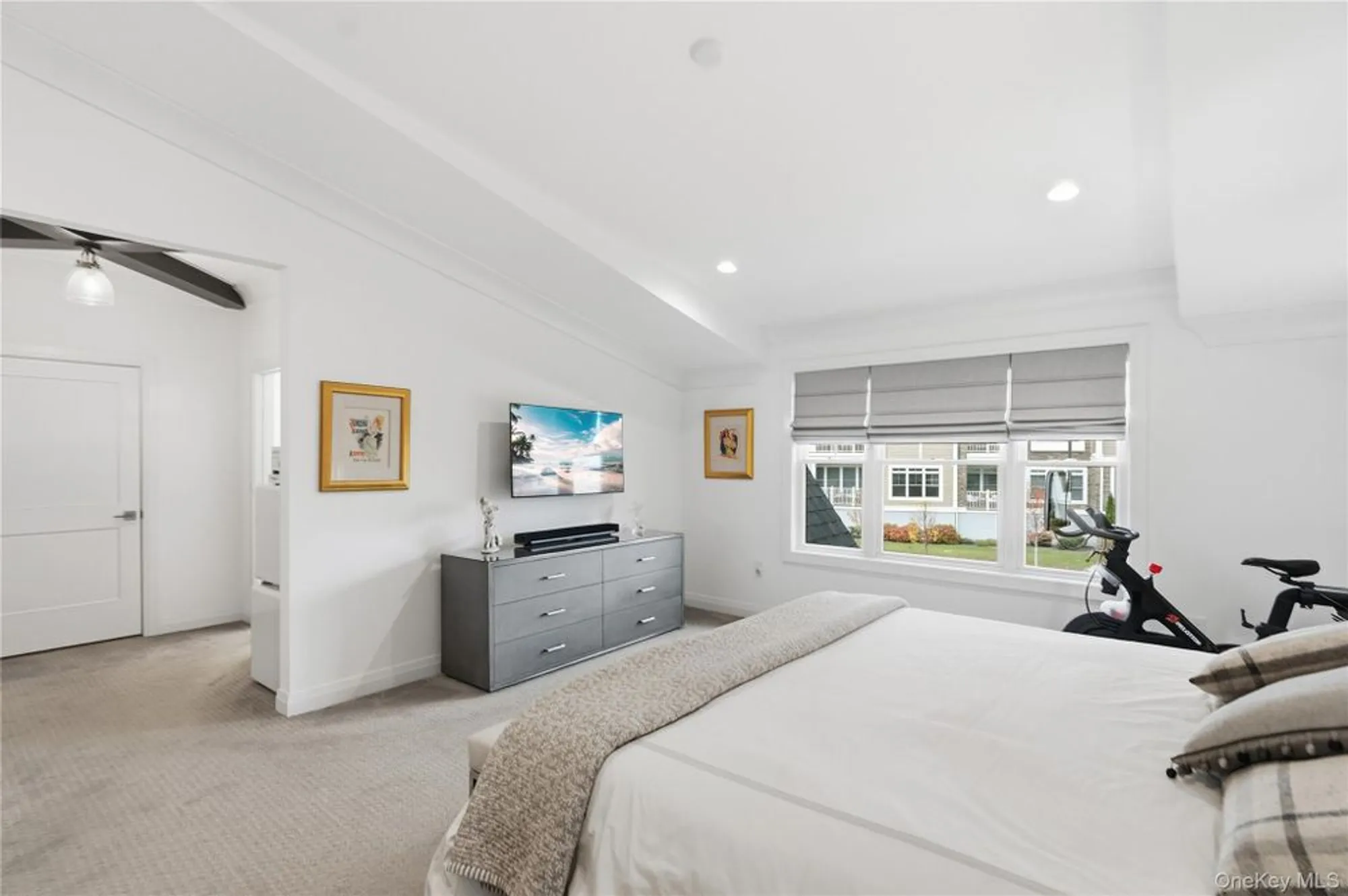 Property Slideshow image 20 of 29 | 86202 spruce pond cir # 744, Plainview, NY, 11803