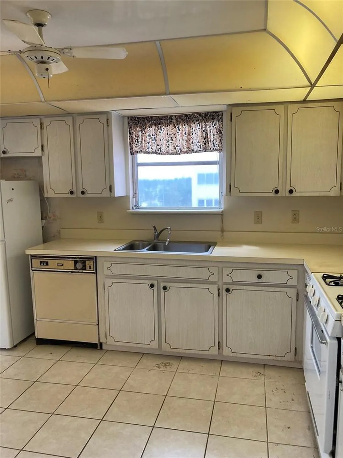 Property Slideshow image 6 of 46 | 5521 80th st n unit 516, St Petersburg, FL, 33709