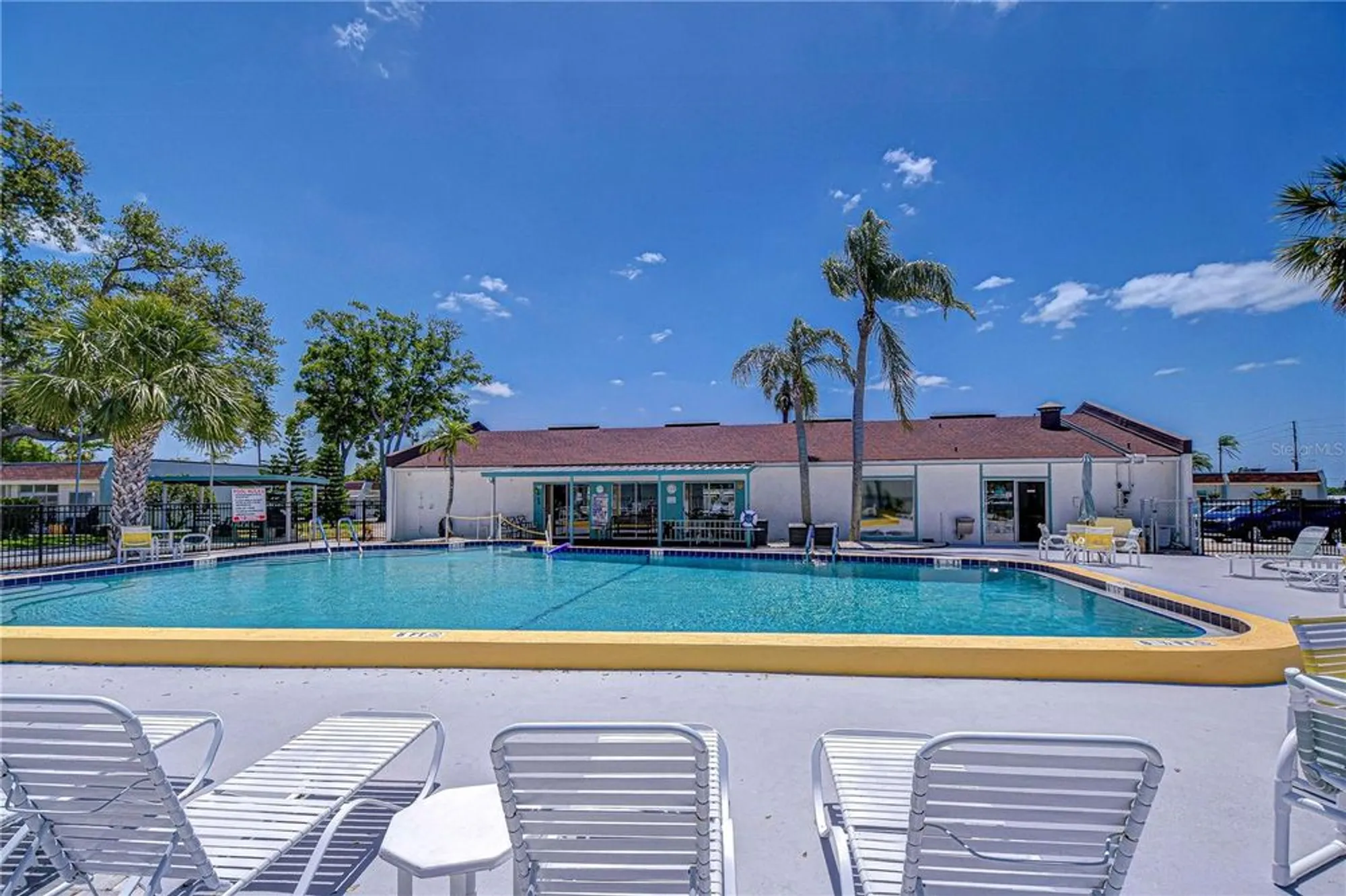 Property Slideshow image 29 of 35 | 13870 oakwood ln # 13870, Seminole, FL, 33776