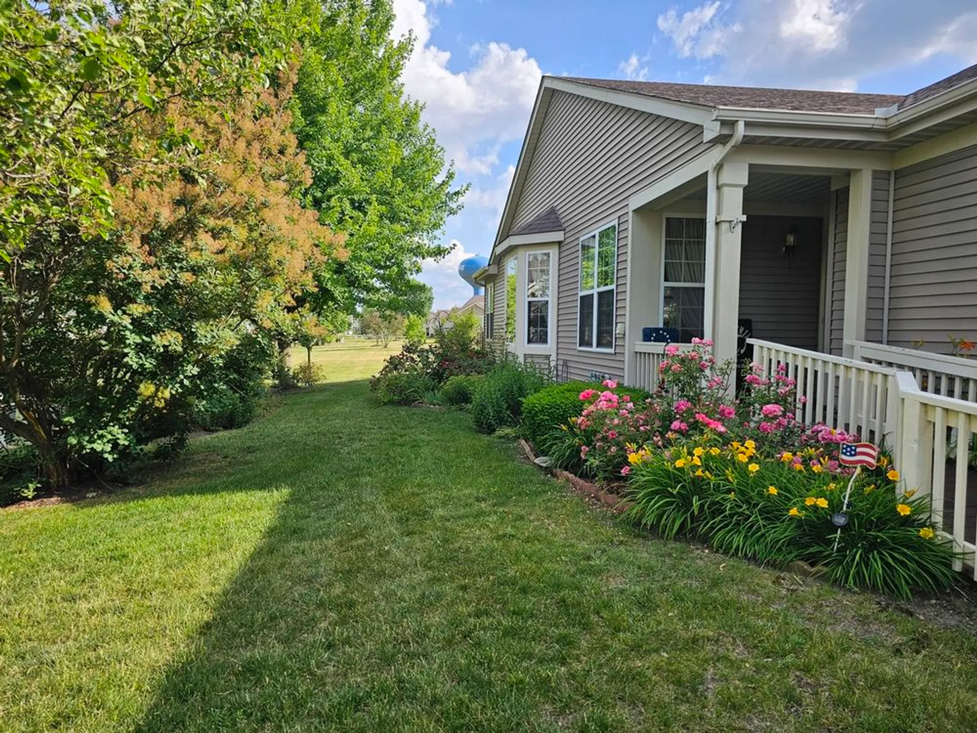 Property Slideshow image 1 of 32 | 21201 lily lake ln, Crest Hill, IL, 60403