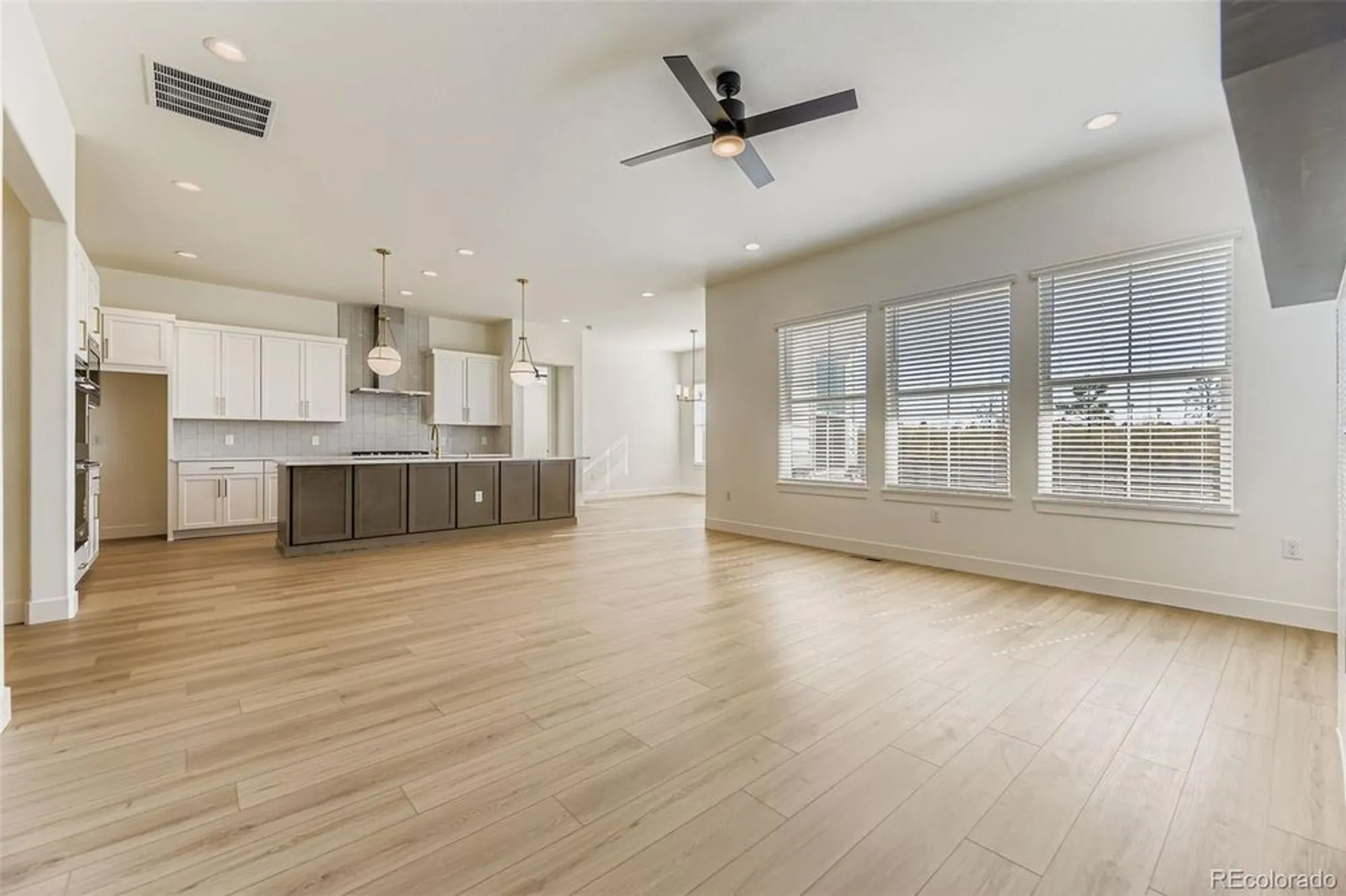 Property Slideshow image 6 of 28 | 9046 s shawnee ct, Aurora, CO, 80016