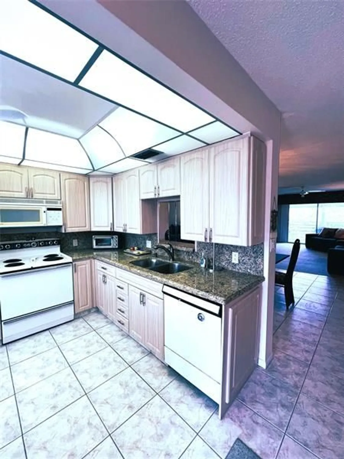 Property Slideshow image 22 of 38 | 2902 victoria cir e3, Coconut Creek, FL, 33066