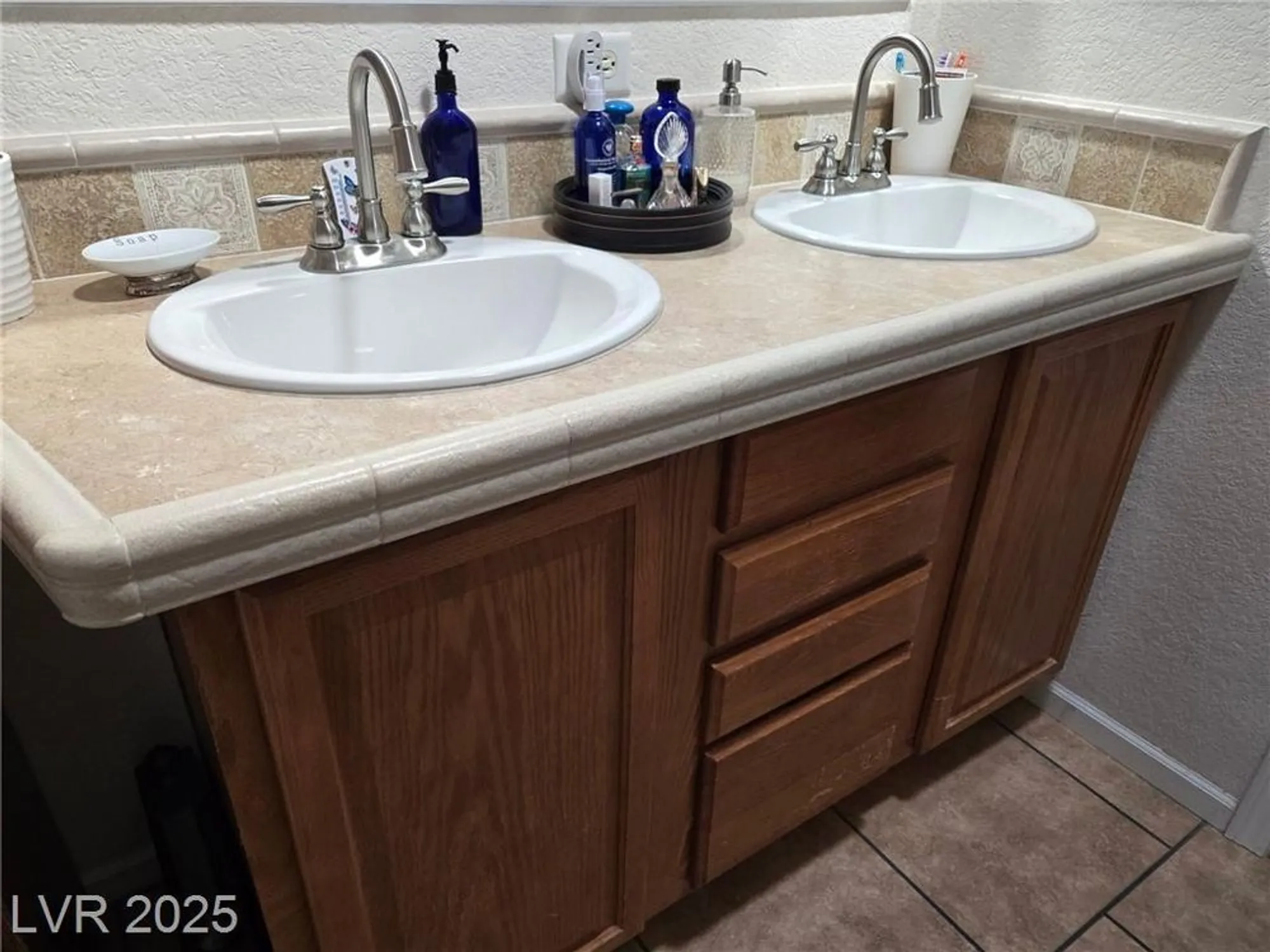 Property Slideshow image 9 of 22 | 881 montecito dr, Pahrump, NV, 89048
