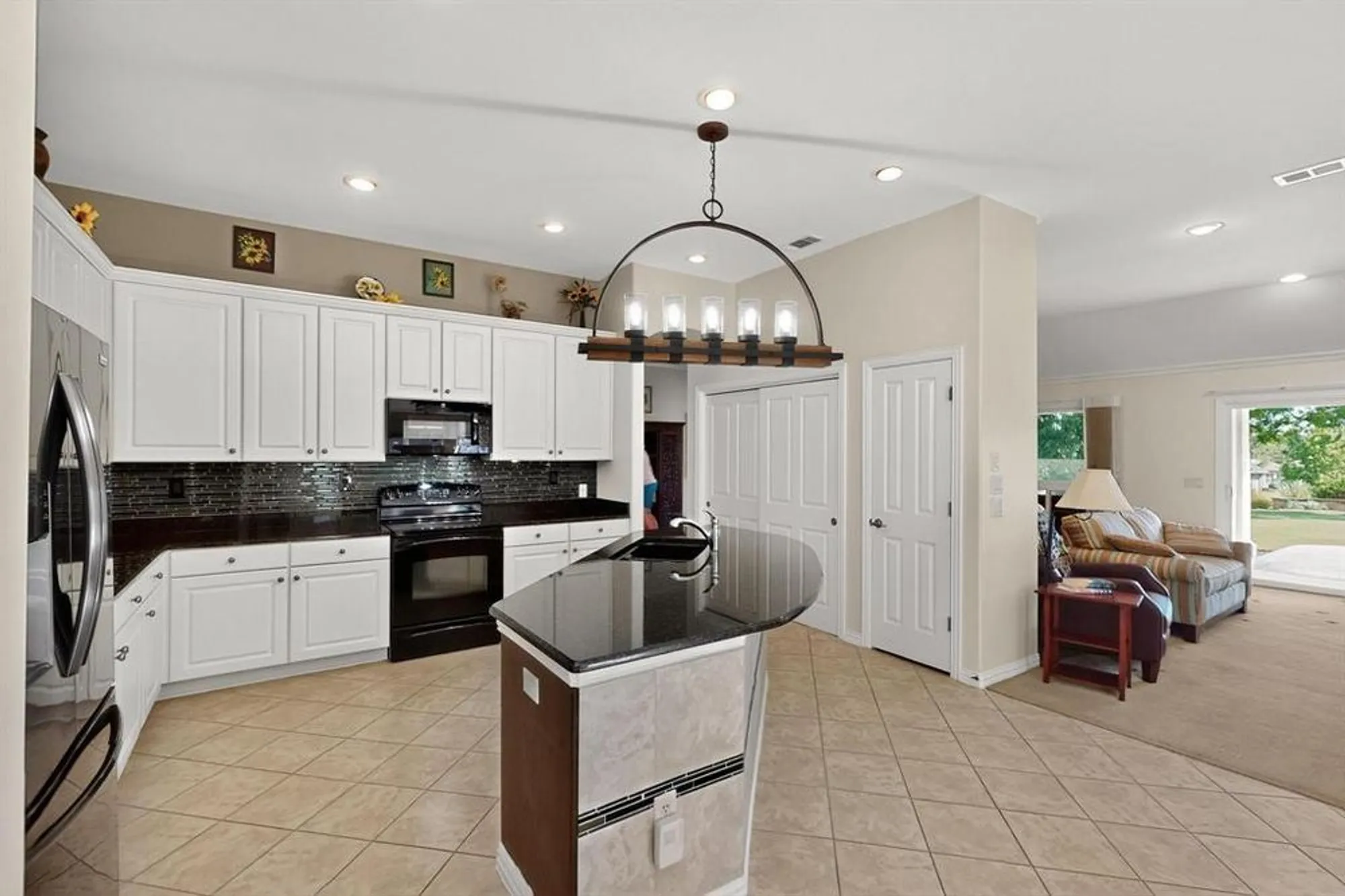 Property Slideshow image 10 of 39 | 8717 sarasota, Denton, TX, 76207