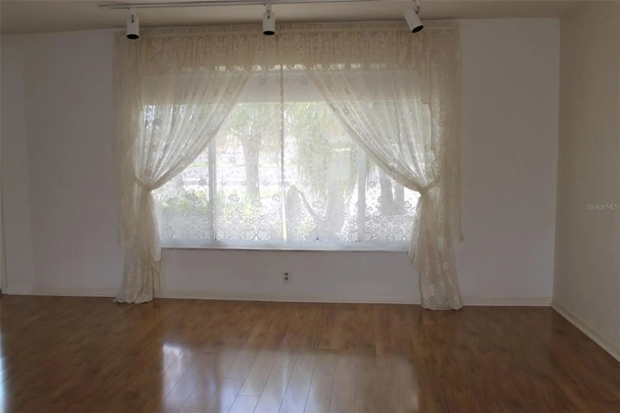 Property Slideshow image 16 of 50 | 9665 mainlands blvd, Pinellas Park, FL, 33782