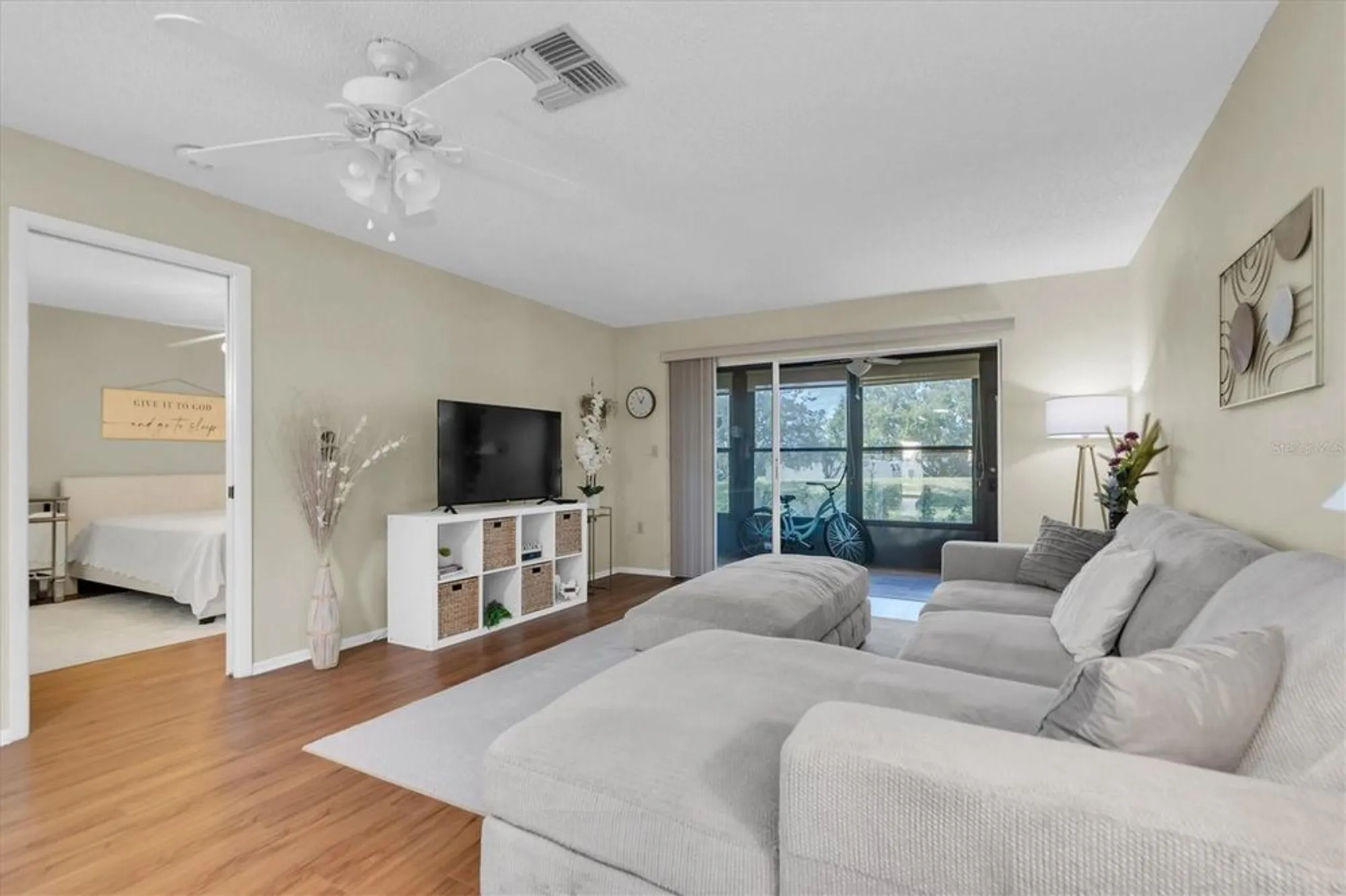 Property Slideshow image 5 of 38 | 11311 dollar lake dr apt 6, Port Richey, FL, 34668
