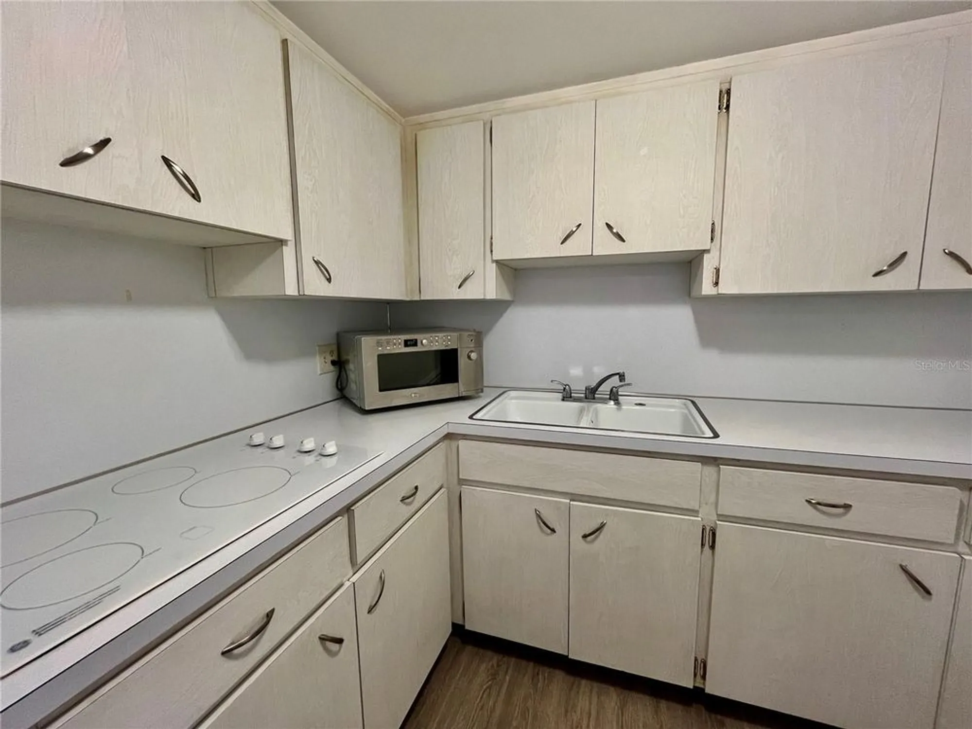 Property Slideshow image 10 of 38 | 2457 ecuadorian way 51, Clearwater, FL, 33763