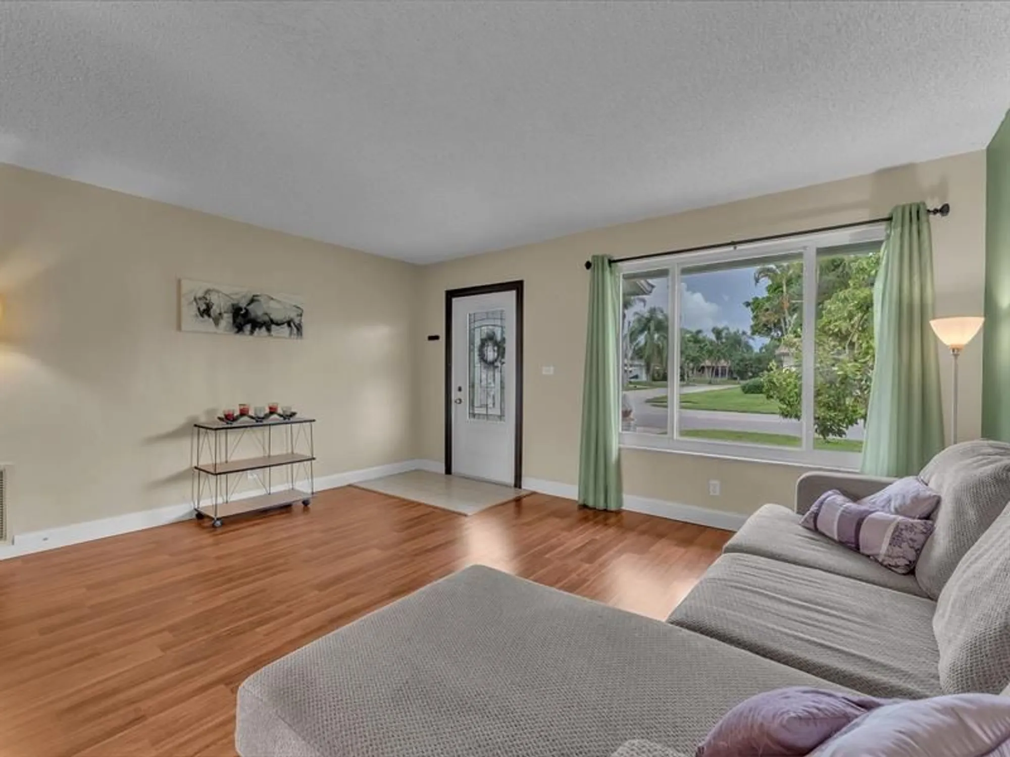 Property Slideshow image 4 of 25 | 4623 nw 46th st, Tamarac, FL, 33319