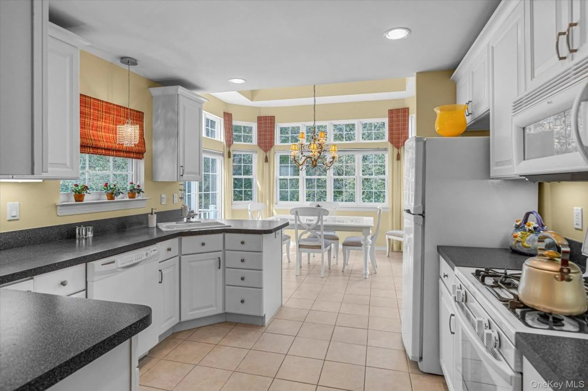 Property Slideshow image 7 of 23 | 4006 saint andrews ave, Riverhead, NY, 11901