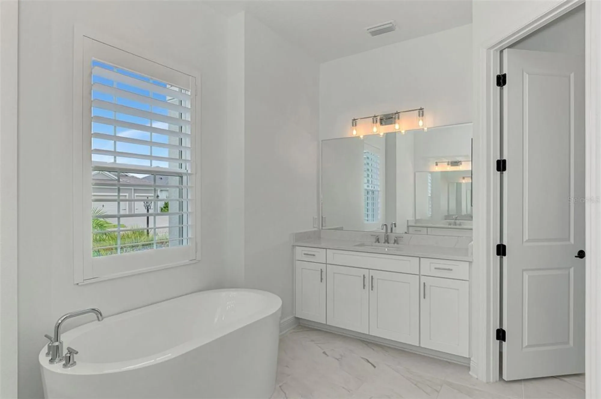 Property Slideshow image 38 of 92 | 21353 holmes cir, Venice, FL, 34293