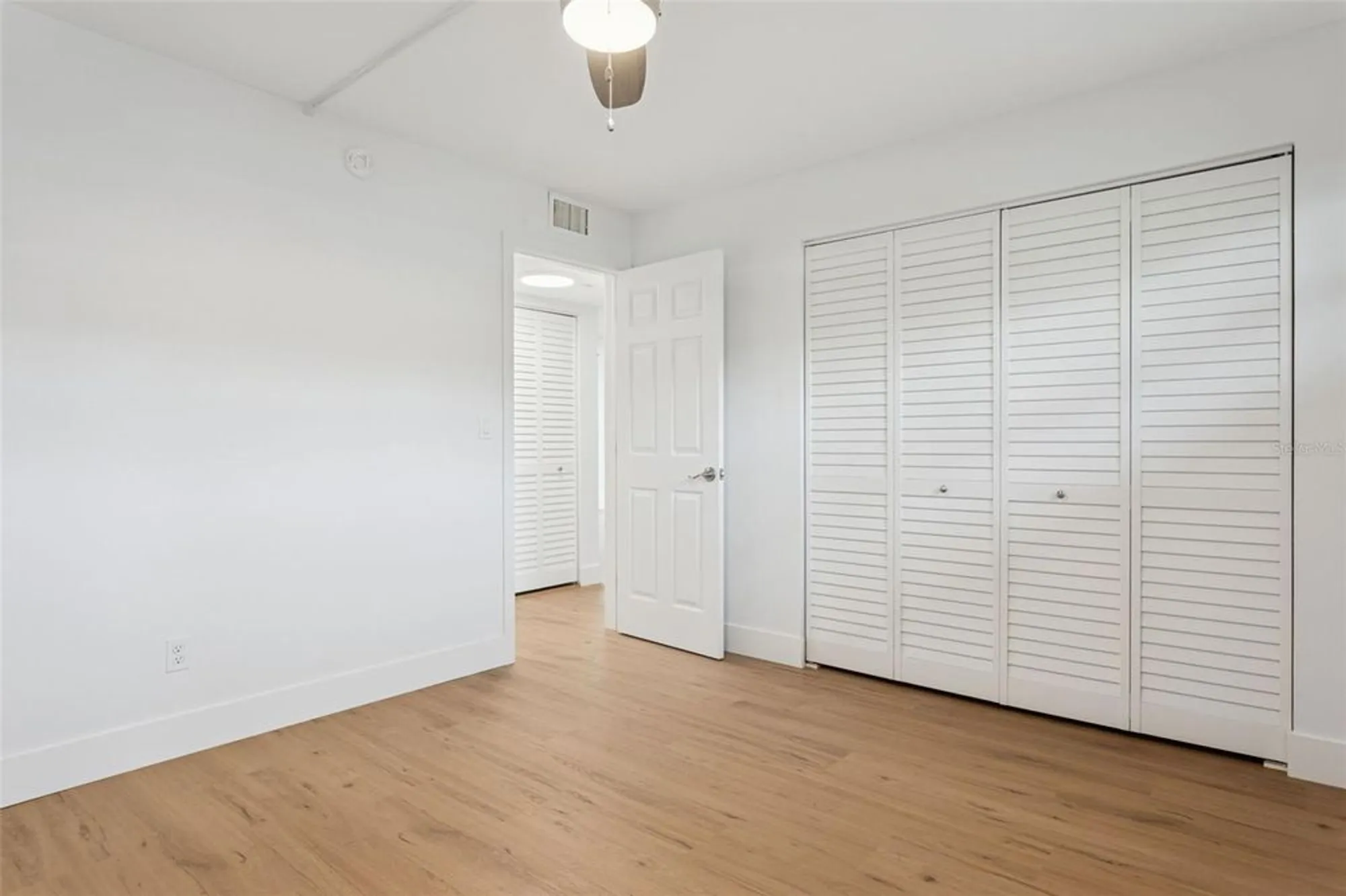 Property Slideshow image 13 of 25 | 7405 bay island dr 123, South Pasadena, FL, 33707