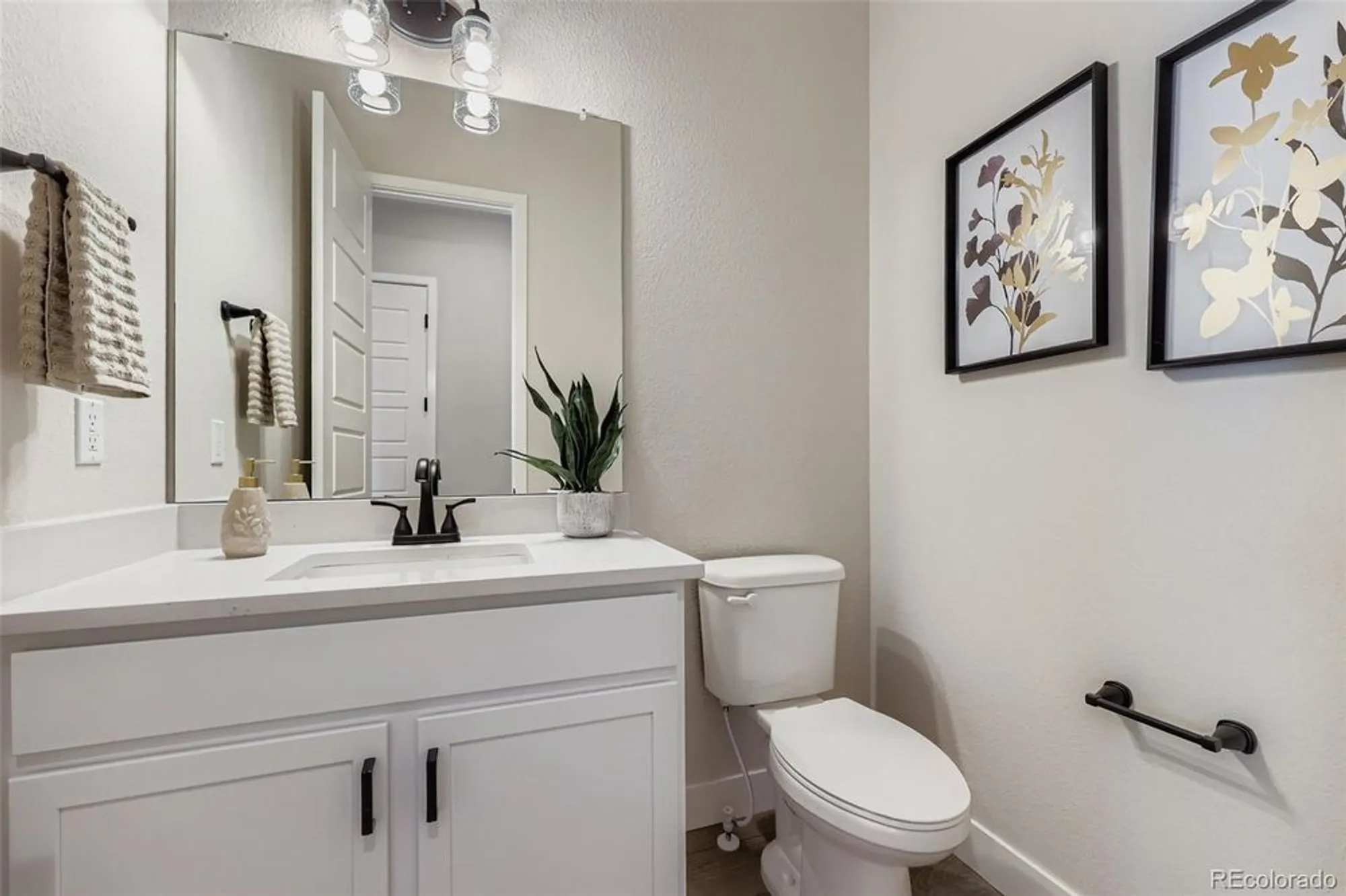 Property Slideshow image 13 of 39 | 2165 grayside cir, Castle Rock, CO, 80109