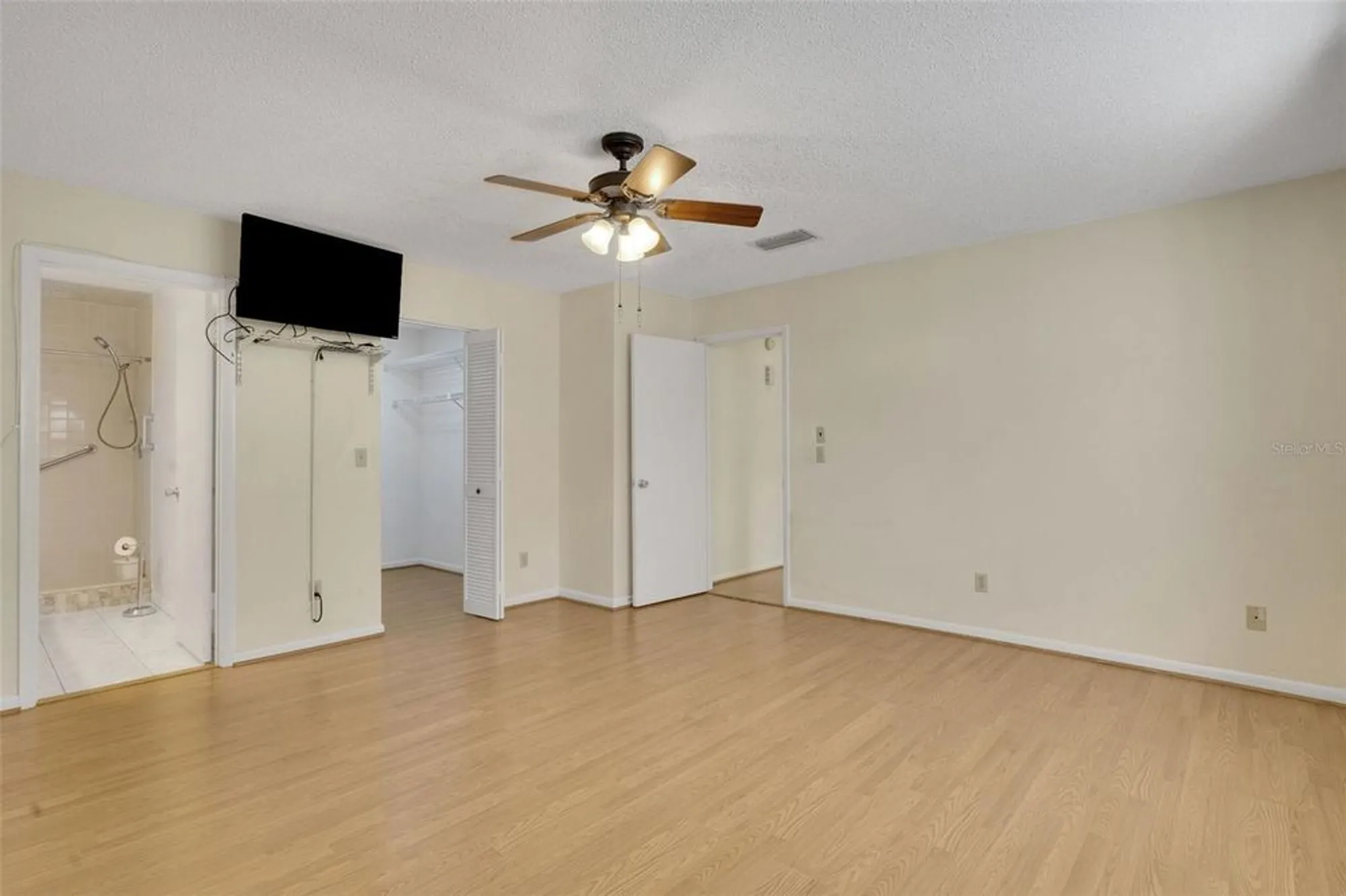 Property Slideshow image 16 of 39 | 8723 sw 93rd ln a, Ocala, FL, 34481
