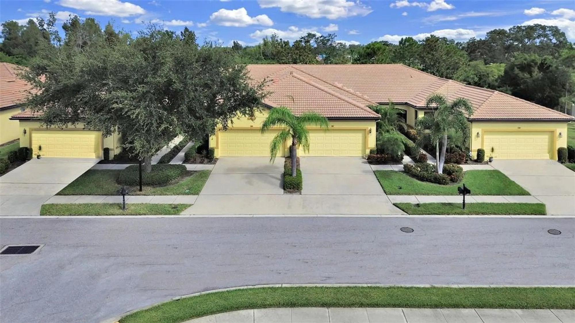 Property Slideshow image 93 of 100 | 303 bluewater falls ct, Apollo Beach, FL, 33572