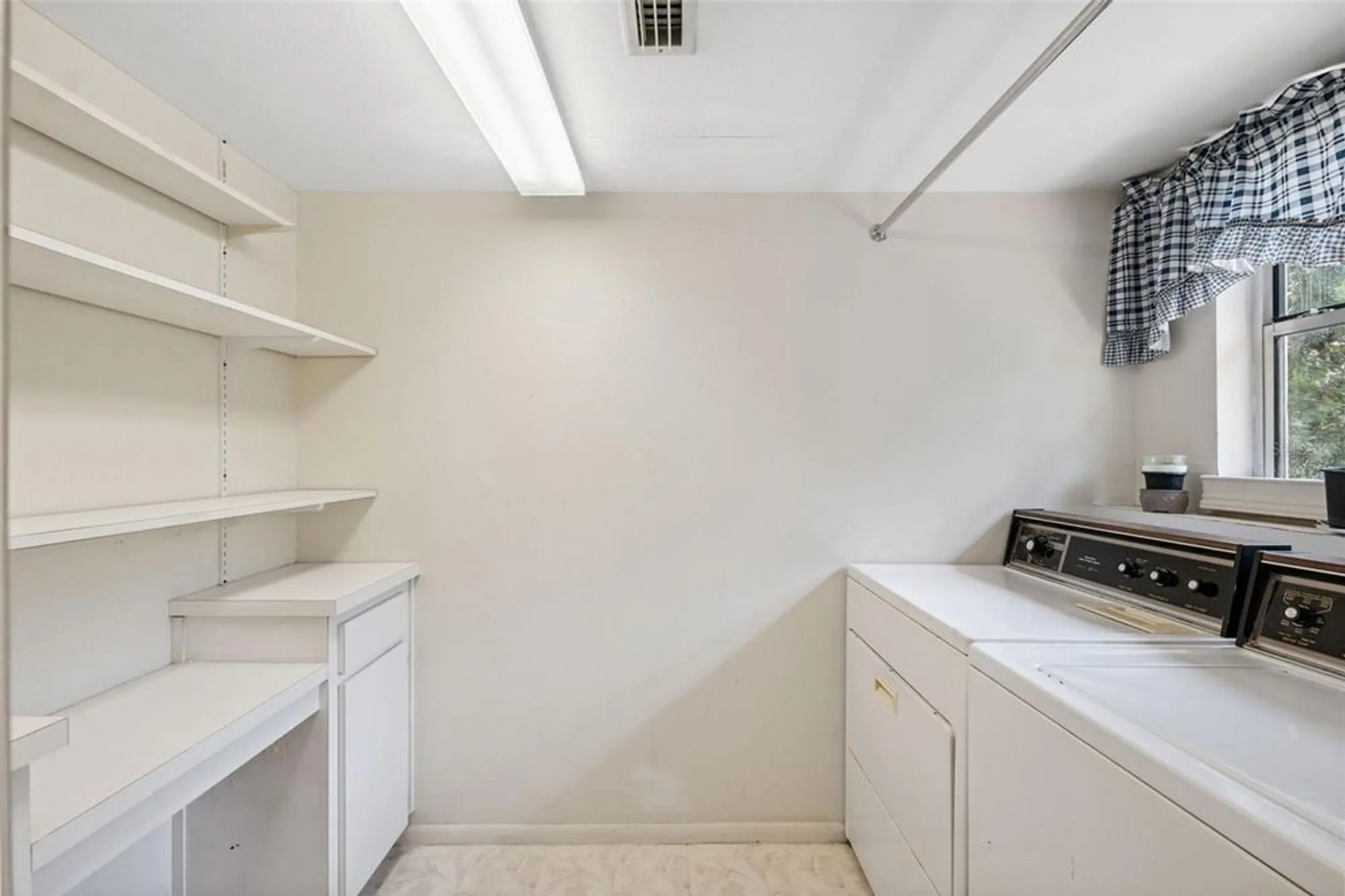 Property Slideshow image 21 of 49 | 2192 swedish dr 26, Clearwater, FL, 33763