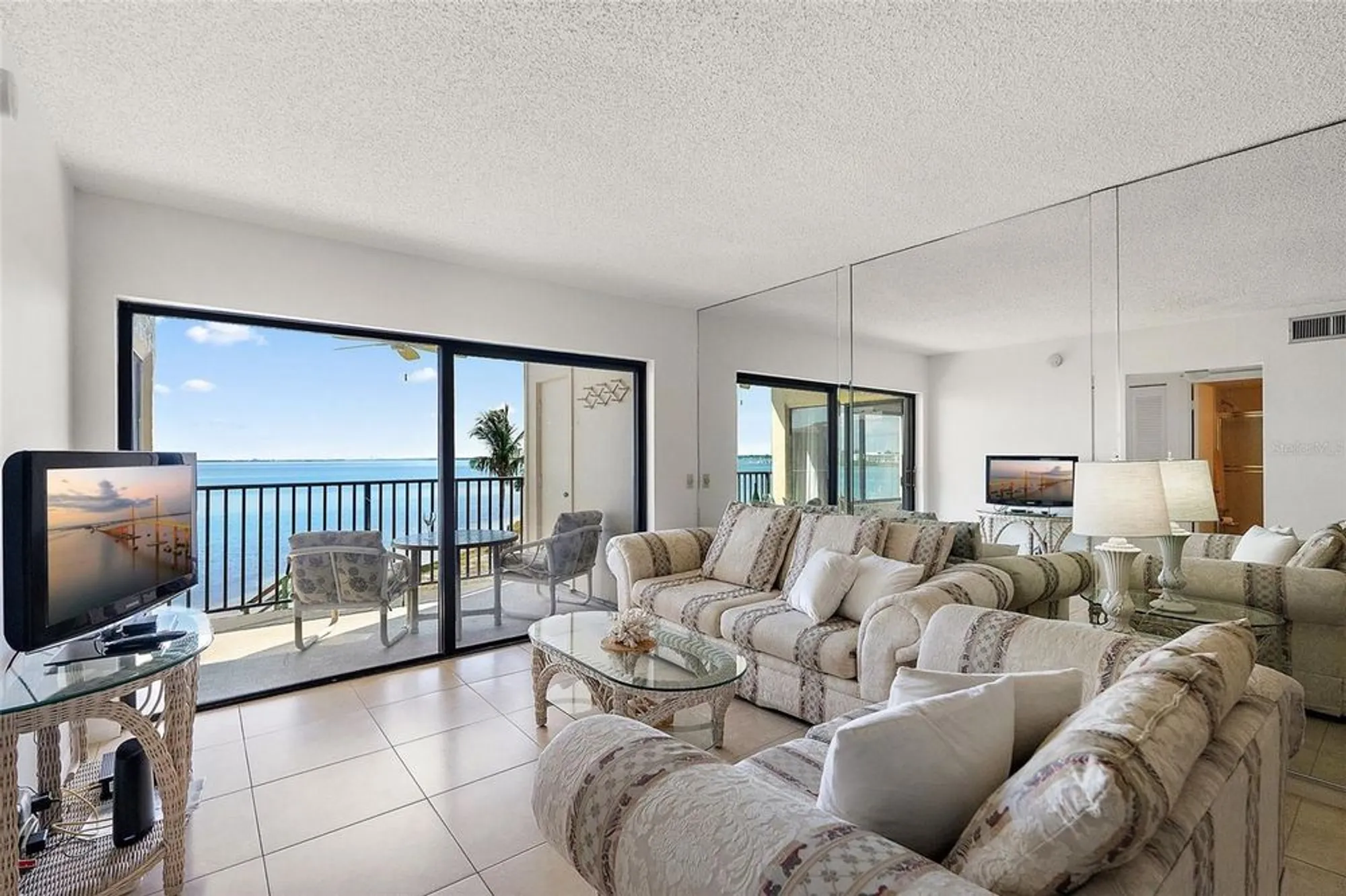 Property Slideshow image 11 of 42 | 6322 palma del mar blvd s apt 209, St Petersburg, FL, 33715