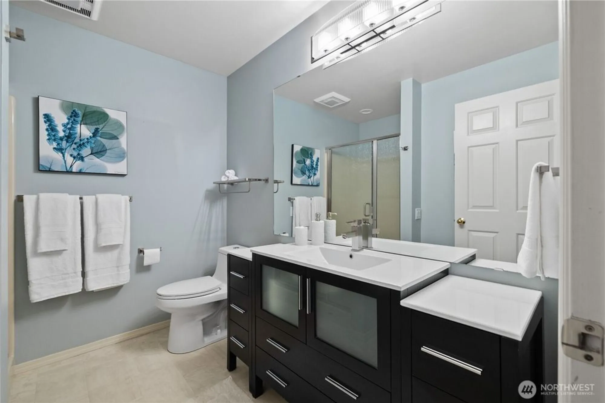 Property Slideshow image 18 of 27 | 22551 se 42nd ct # 2213, Issaquah, WA, 98029