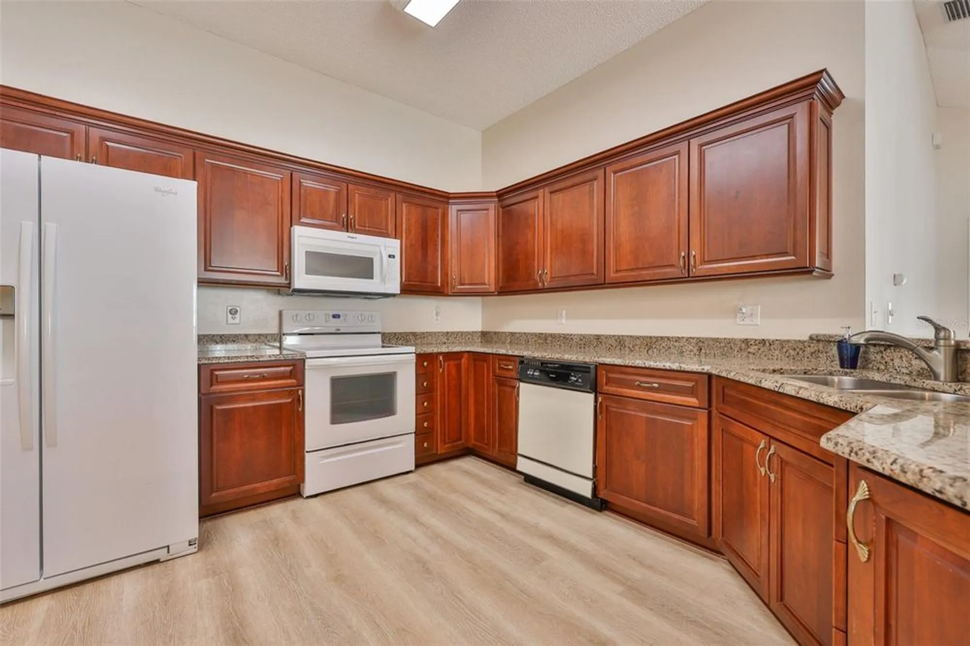 Property Slideshow image 8 of 40 | 2433 nantucket harbor loop, Sun City Center, FL, 33573