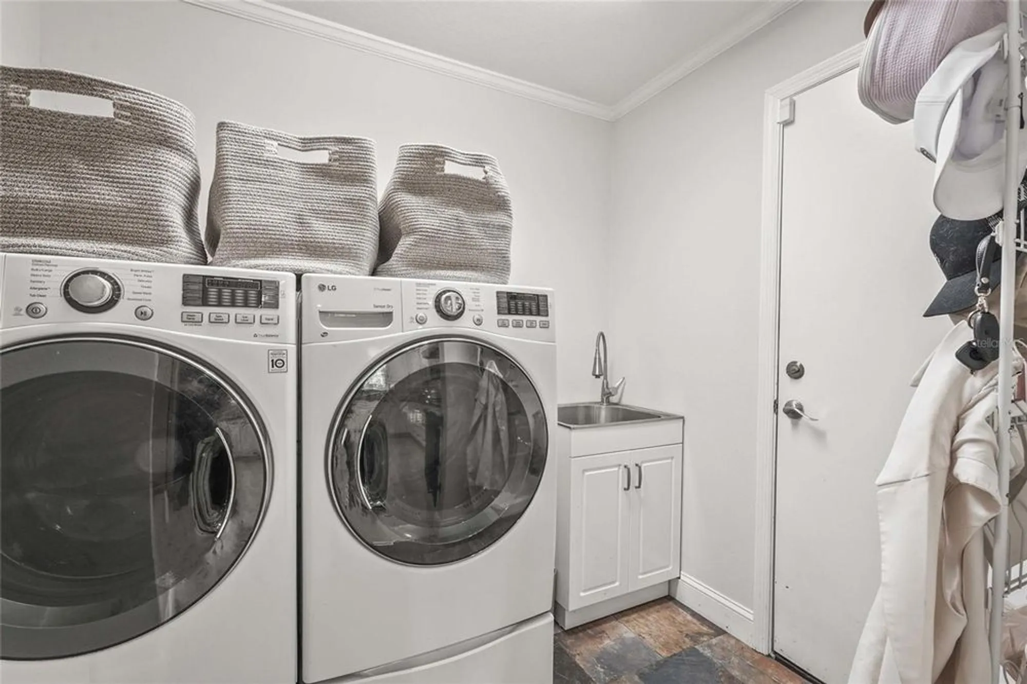 Property Slideshow image 36 of 51 | 7845 pine trace dr, Sarasota, FL, 34243