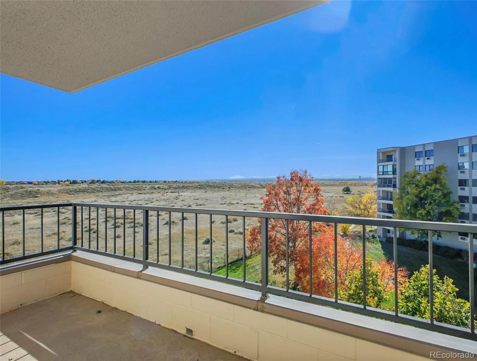 Property Slideshow image 2 of 32 | 13850 e marina dr apt 401, Aurora, CO, 80014