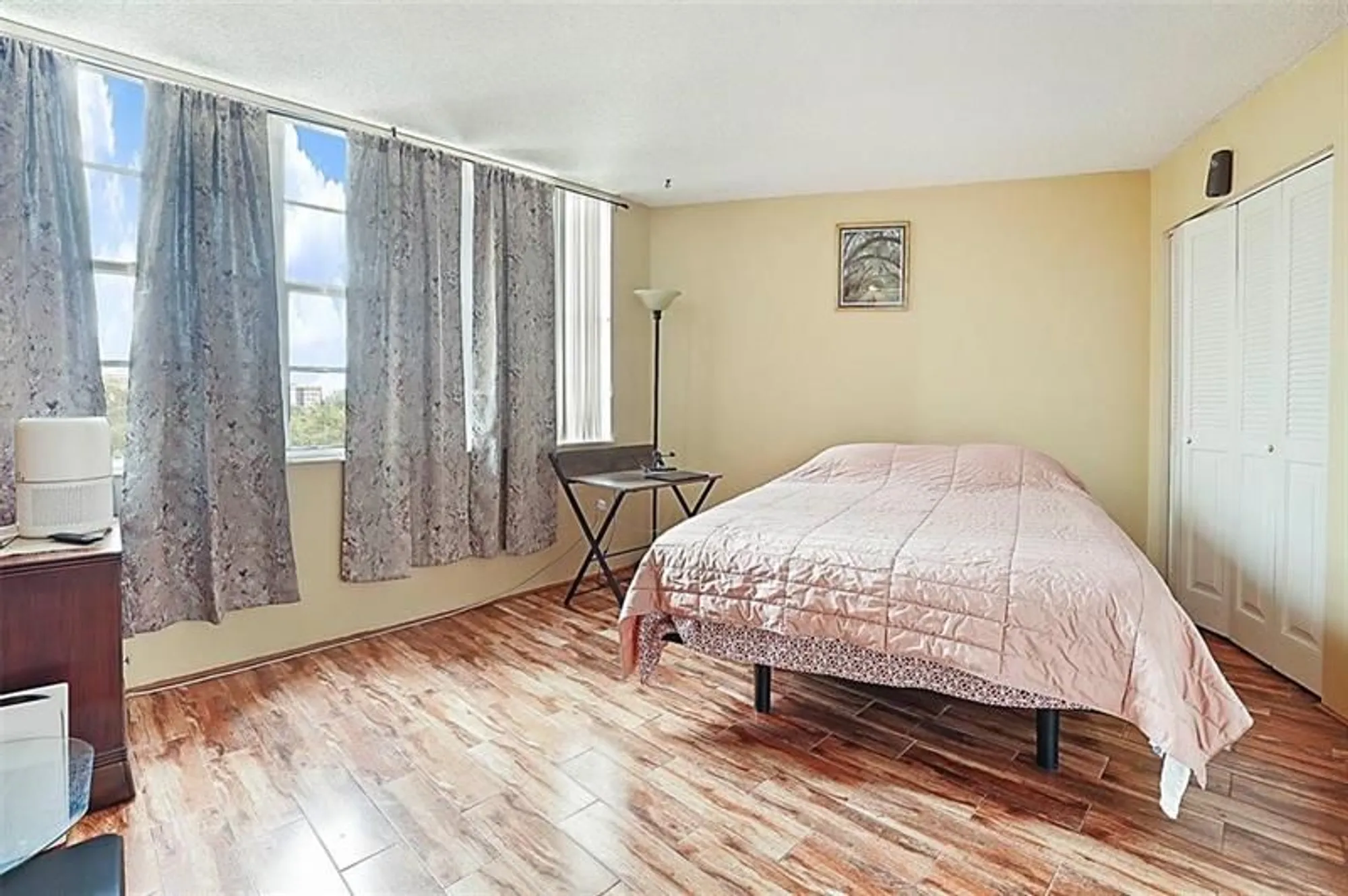 Property Slideshow image 16 of 26 | 1400 saint charles pl 616, Pembroke Pines, FL, 33026