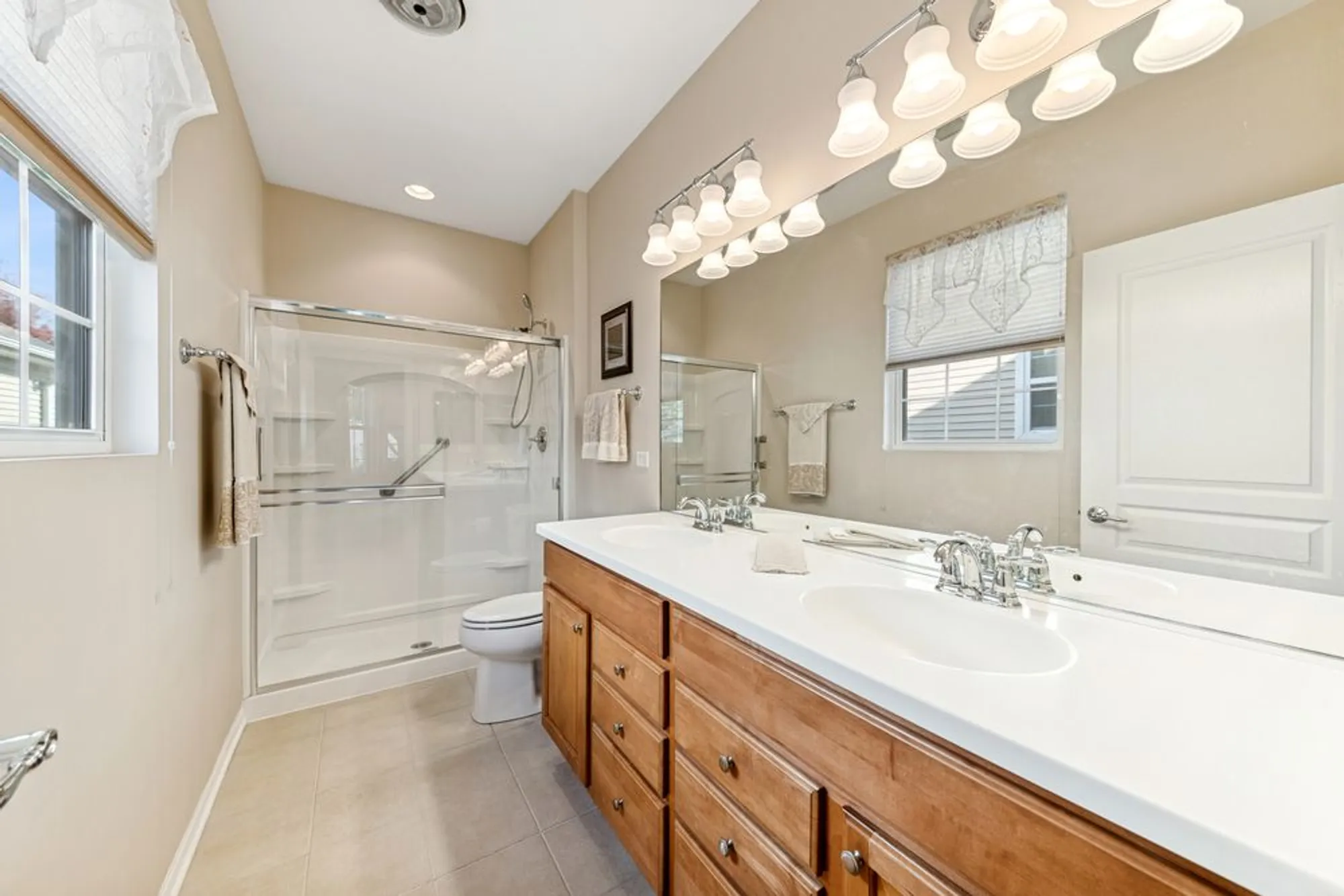 Property Slideshow image 14 of 19 | 2864 edgewater dr, Elgin, IL, 60124