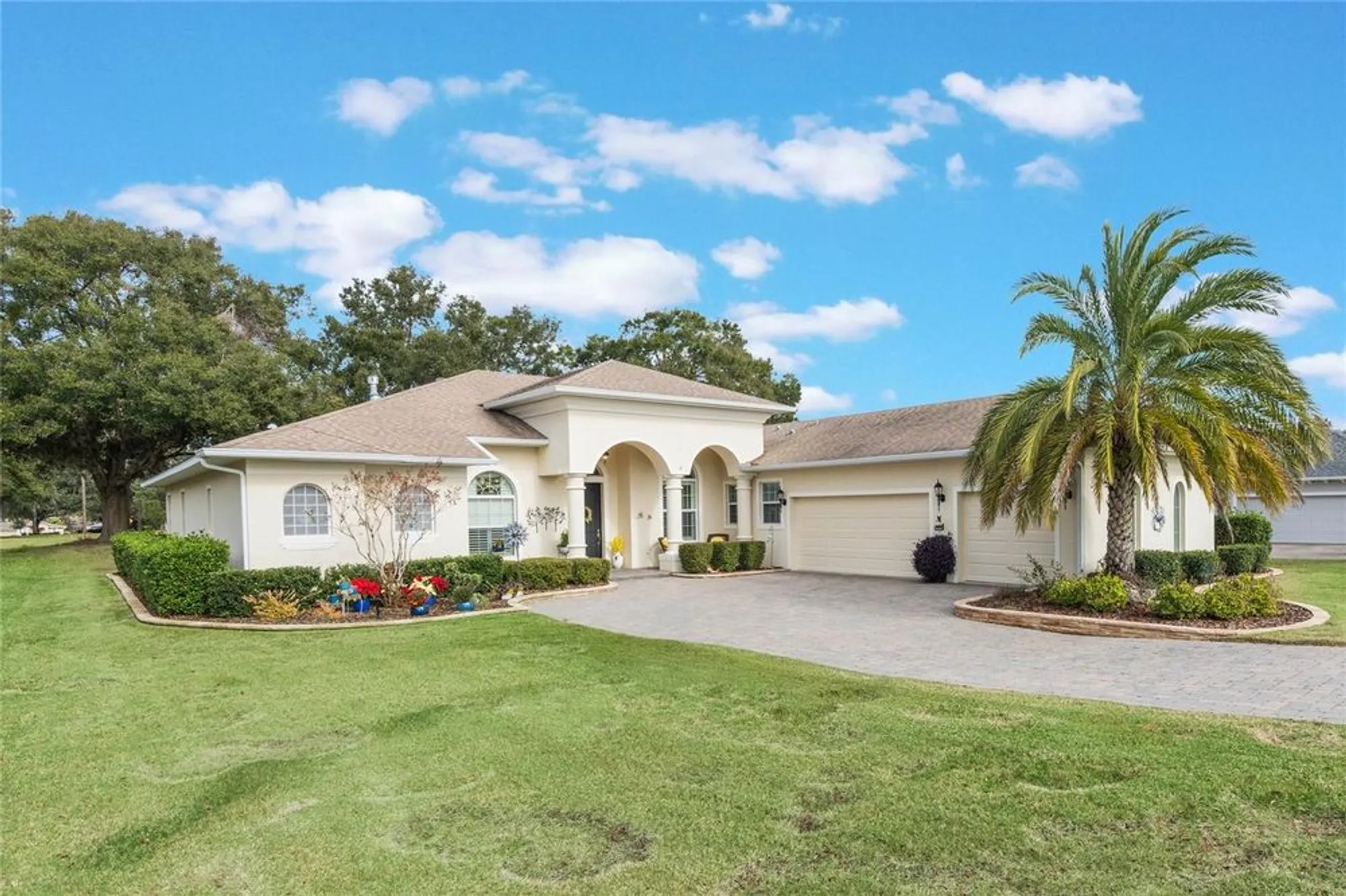 Property Slideshow image 2 of 58 | 5072 greens dr, Lady Lake, FL, 32159