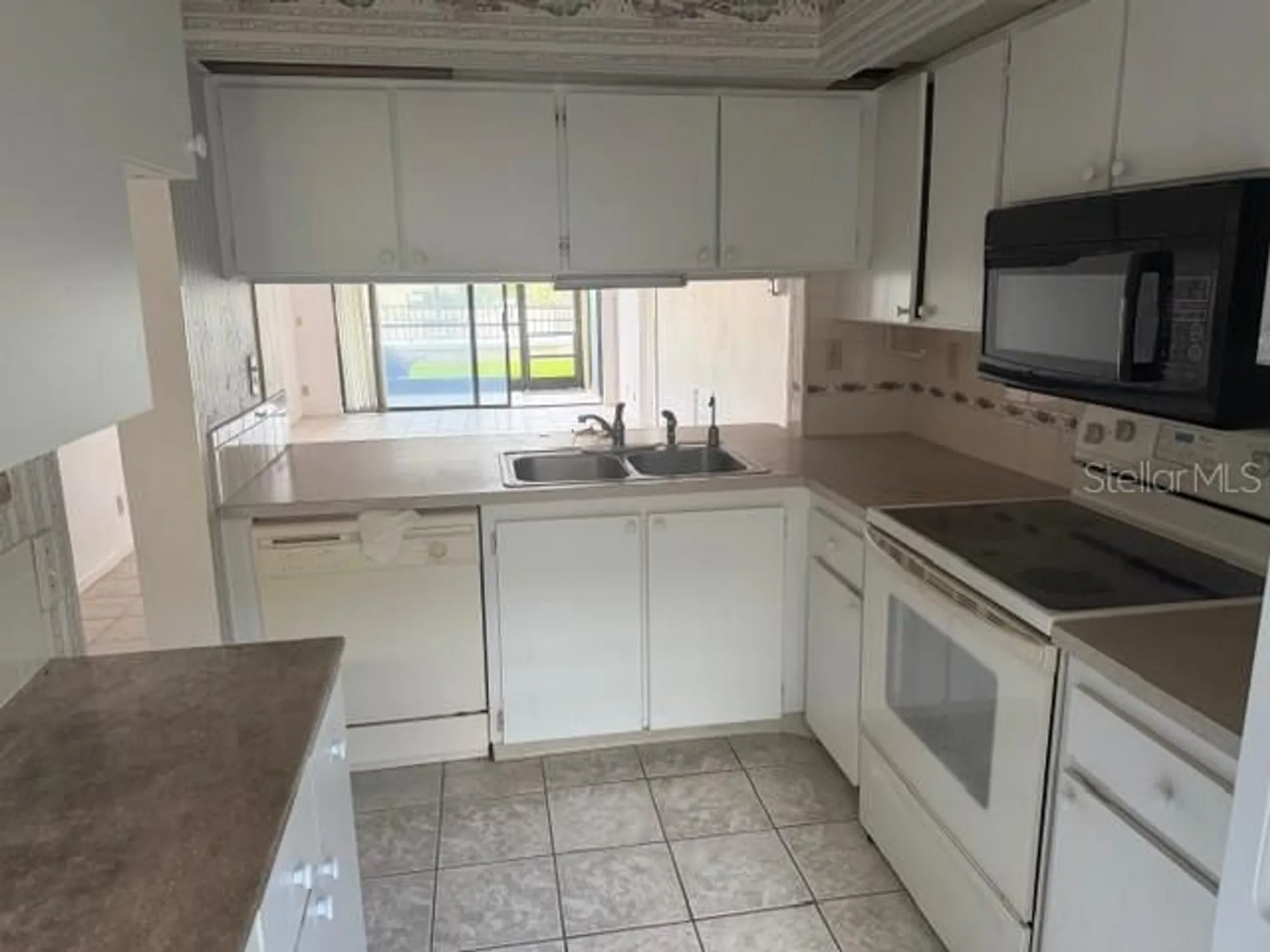 Property Slideshow image 5 of 12 | 6372 palma del mar blvd s apt 118, St Petersburg, FL, 33715