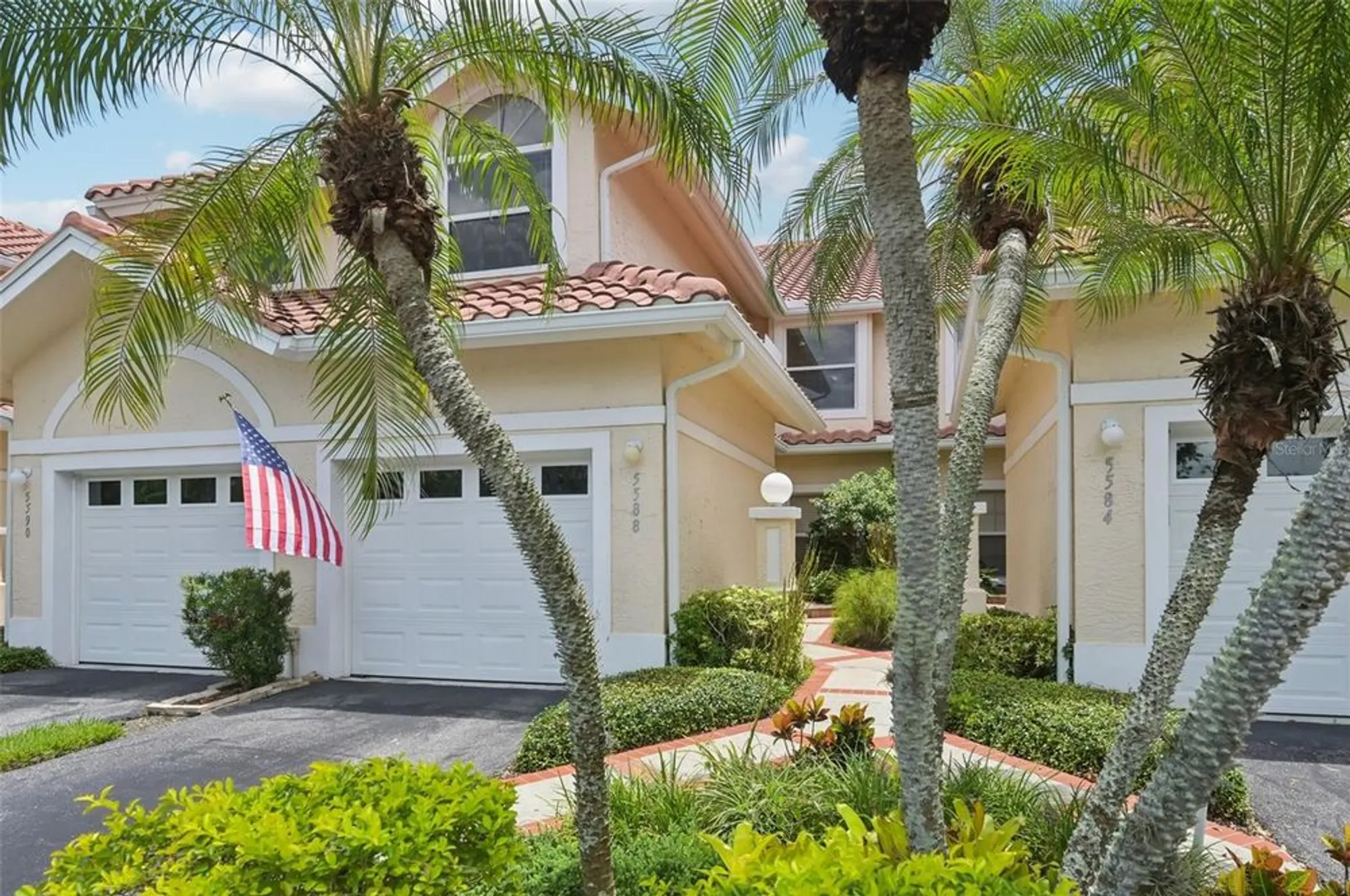 Property Slideshow image 3 of 42 | 5588 golf pointe dr # 1, Sarasota, FL, 34243
