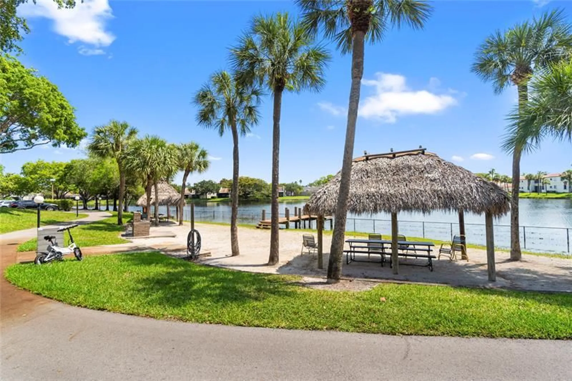 Property Slideshow image 24 of 38 | 900 colony point cir 511, Pembroke Pines, FL, 33026