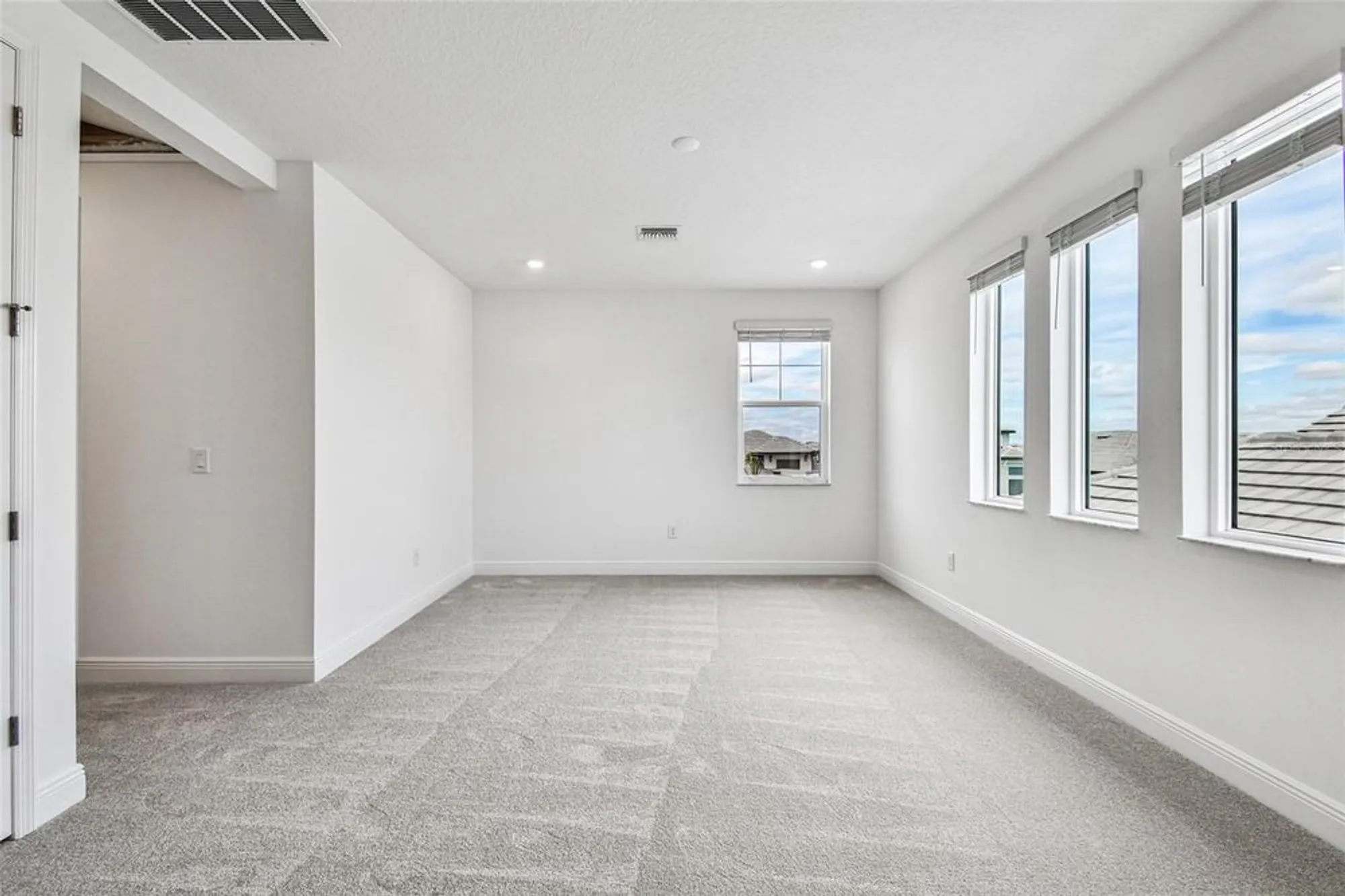 Property Slideshow image 13 of 28 | 17236 savory mist cir, Lakewood Ranch, FL, 34211