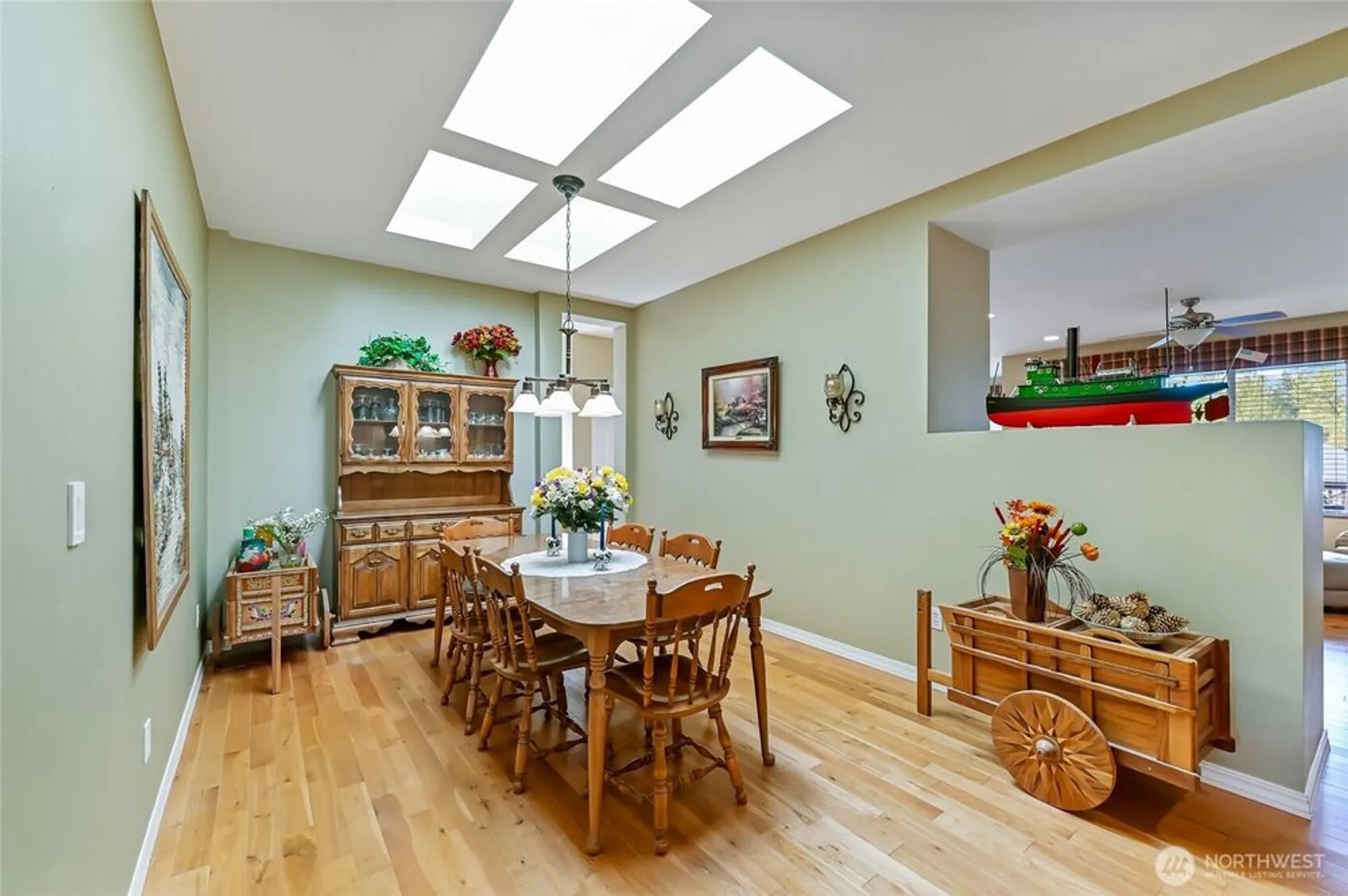 Property Slideshow image 7 of 32 | 13841 231st ln, Redmond, WA, 98053