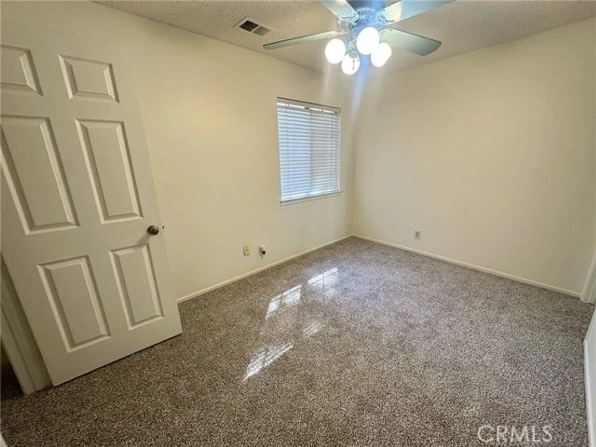Property Slideshow image 13 of 26 | 11718 oak st, Apple Valley, CA, 92308