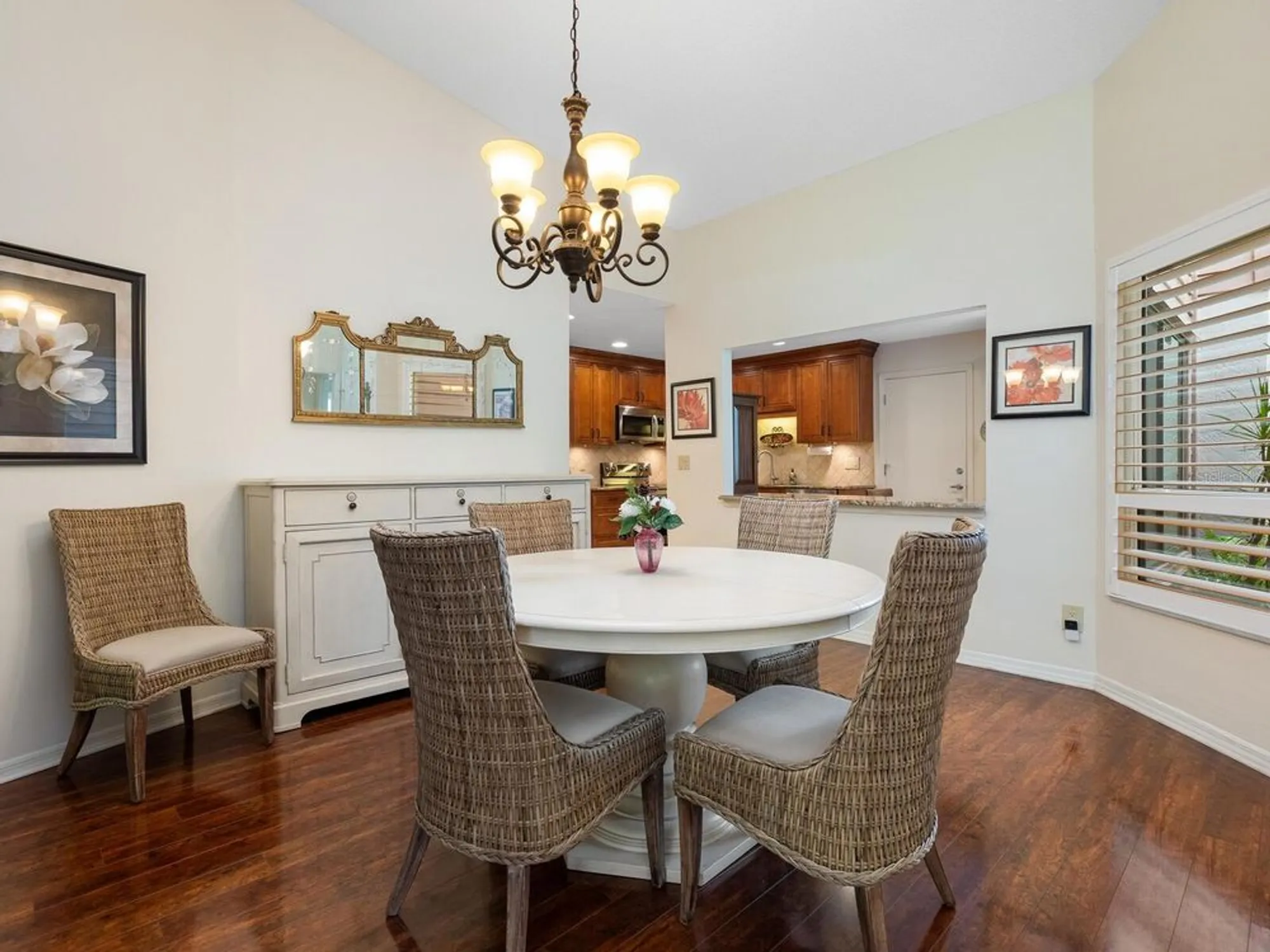 Property Slideshow image 16 of 44 | 4004 wilshire cir 89, Sarasota, FL, 34238