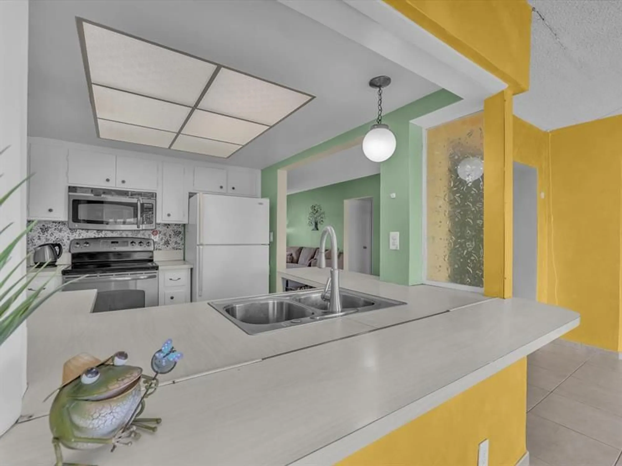 Property Slideshow image 12 of 25 | 4623 nw 46th st, Tamarac, FL, 33319