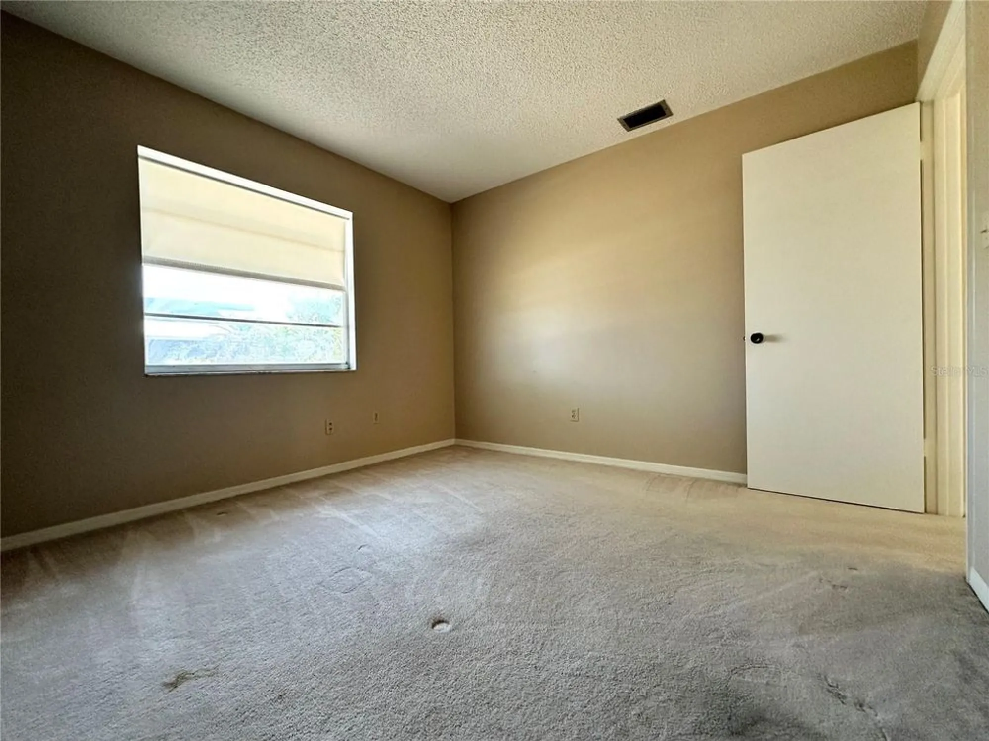 Property Slideshow image 12 of 18 | 203 rickenbacker dr, Sun City Center, FL, 33573