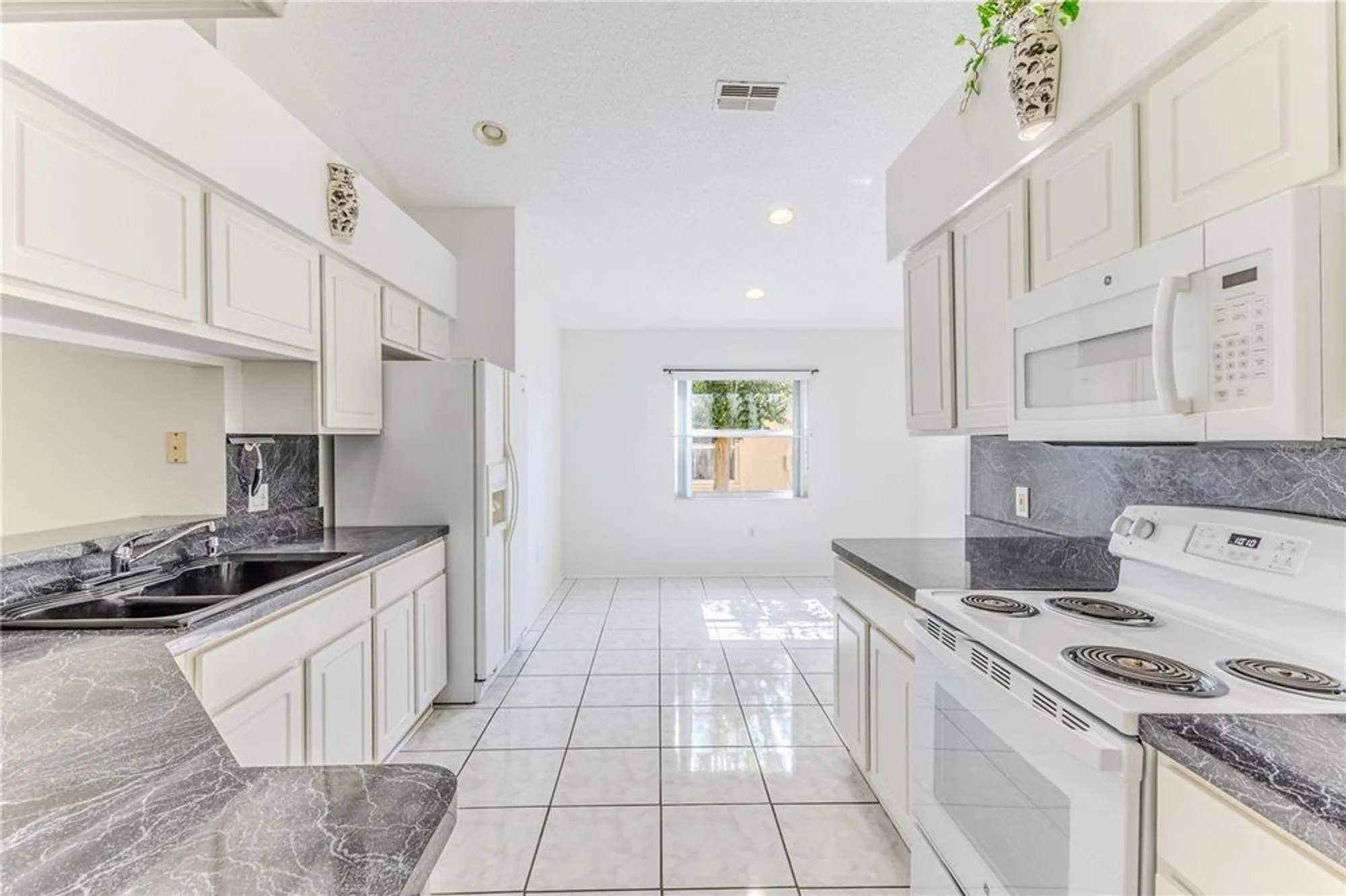 Property Slideshow image 12 of 71 | 11261 mcracken dr, Spring Hill, FL, 34609