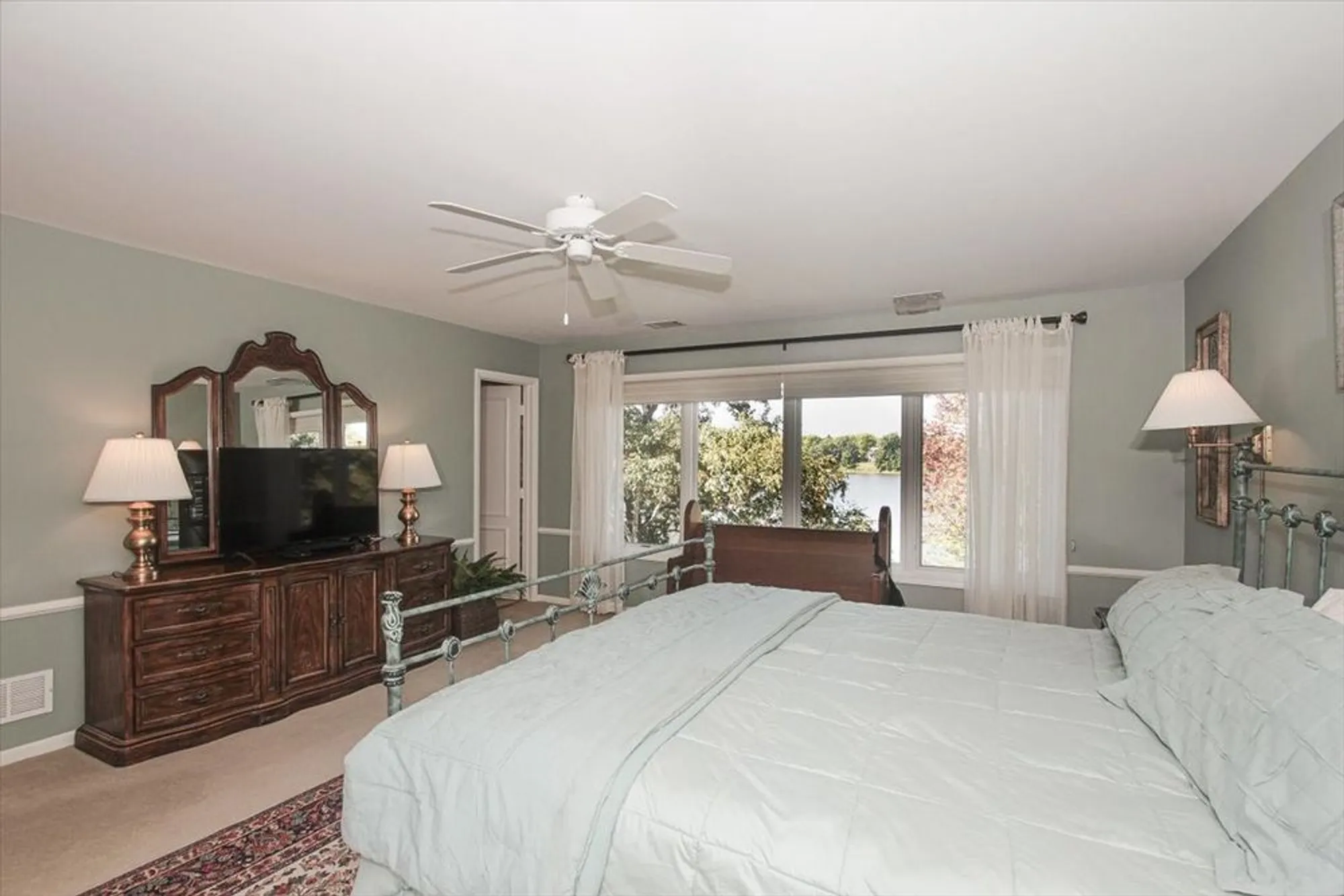 Property Slideshow image 20 of 54 | 660 old barn rd # f-24, Lake Barrington, IL, 60010