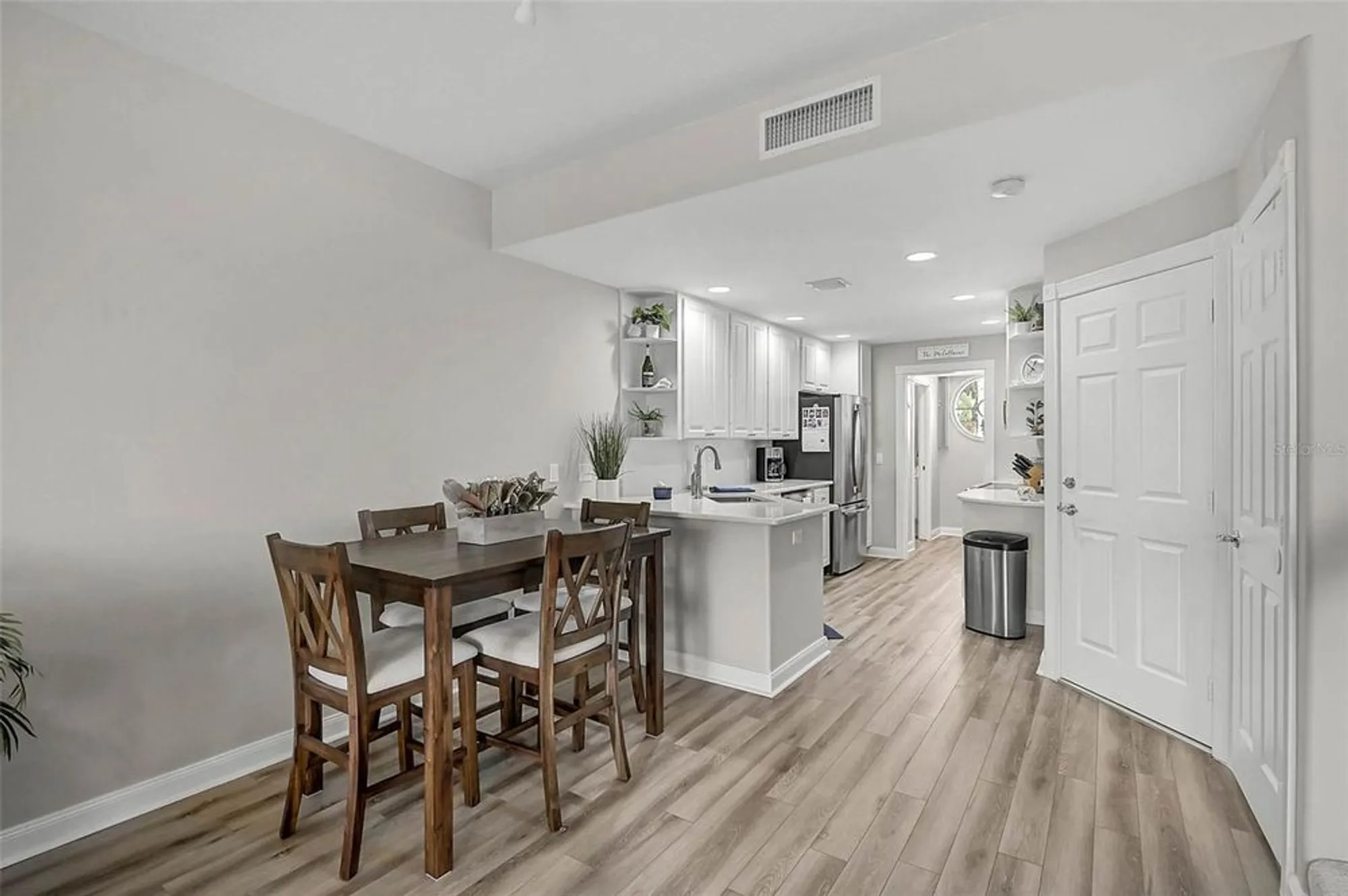 Property Slideshow image 8 of 51 | 1737 burgos dr, Sarasota, FL, 34238