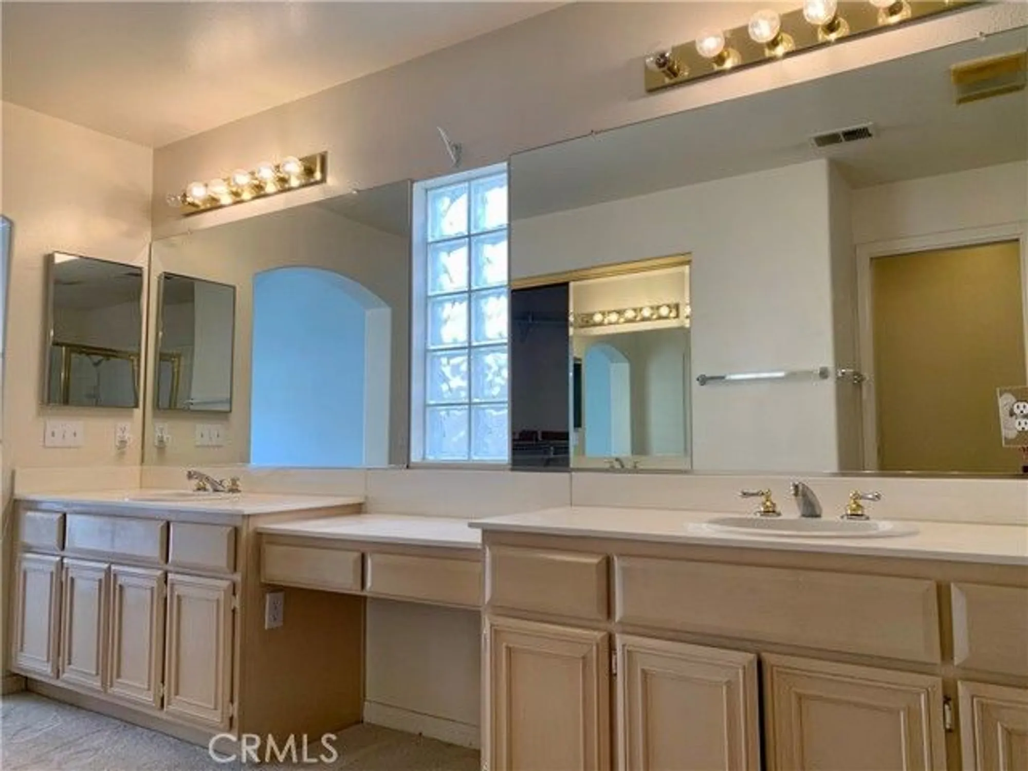 Property Slideshow image 16 of 39 | 1418 las colinas ave, Banning, CA, 92220