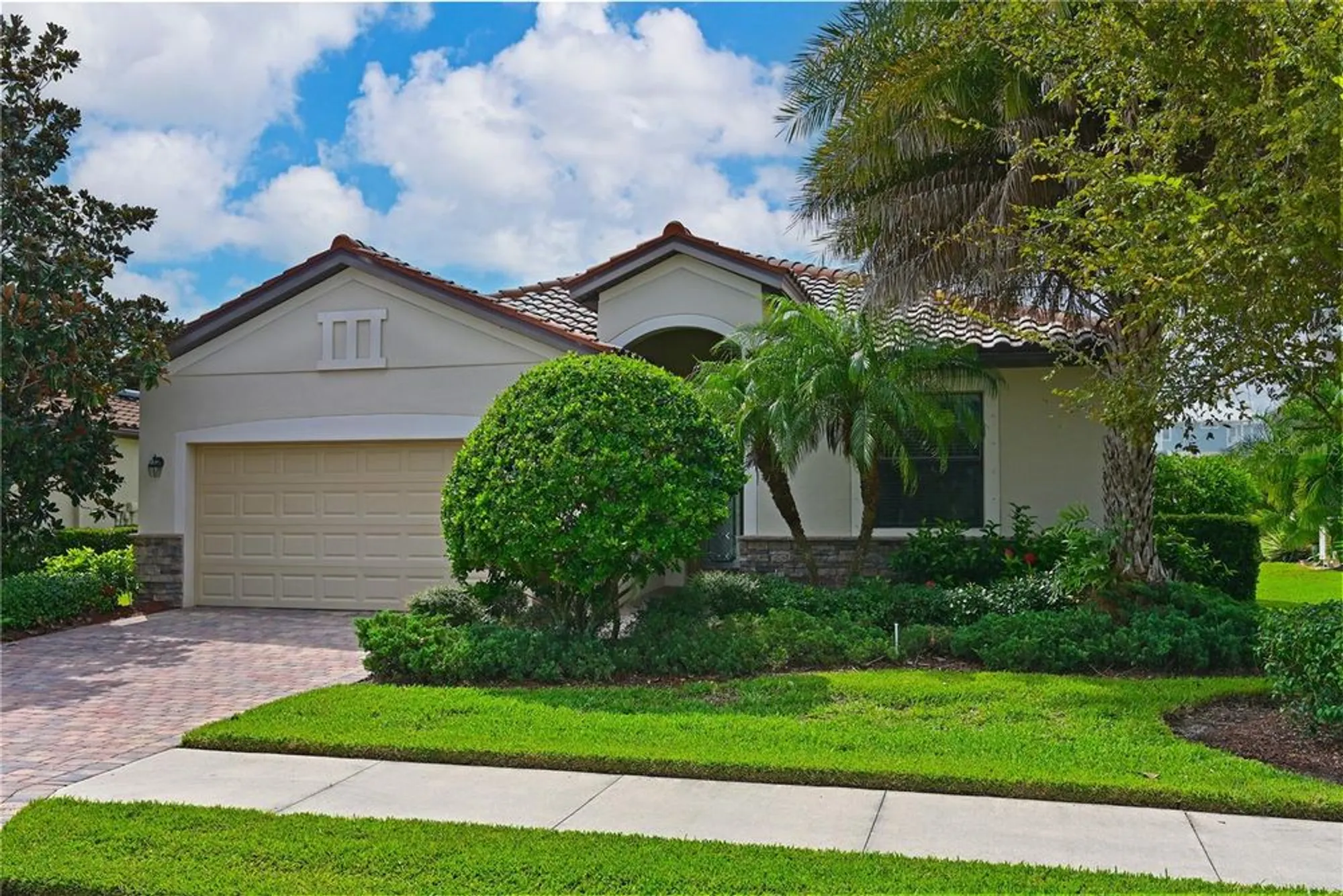 Property Slideshow image 4 of 53 | 7114 quiet creek dr, Bradenton, FL, 34212