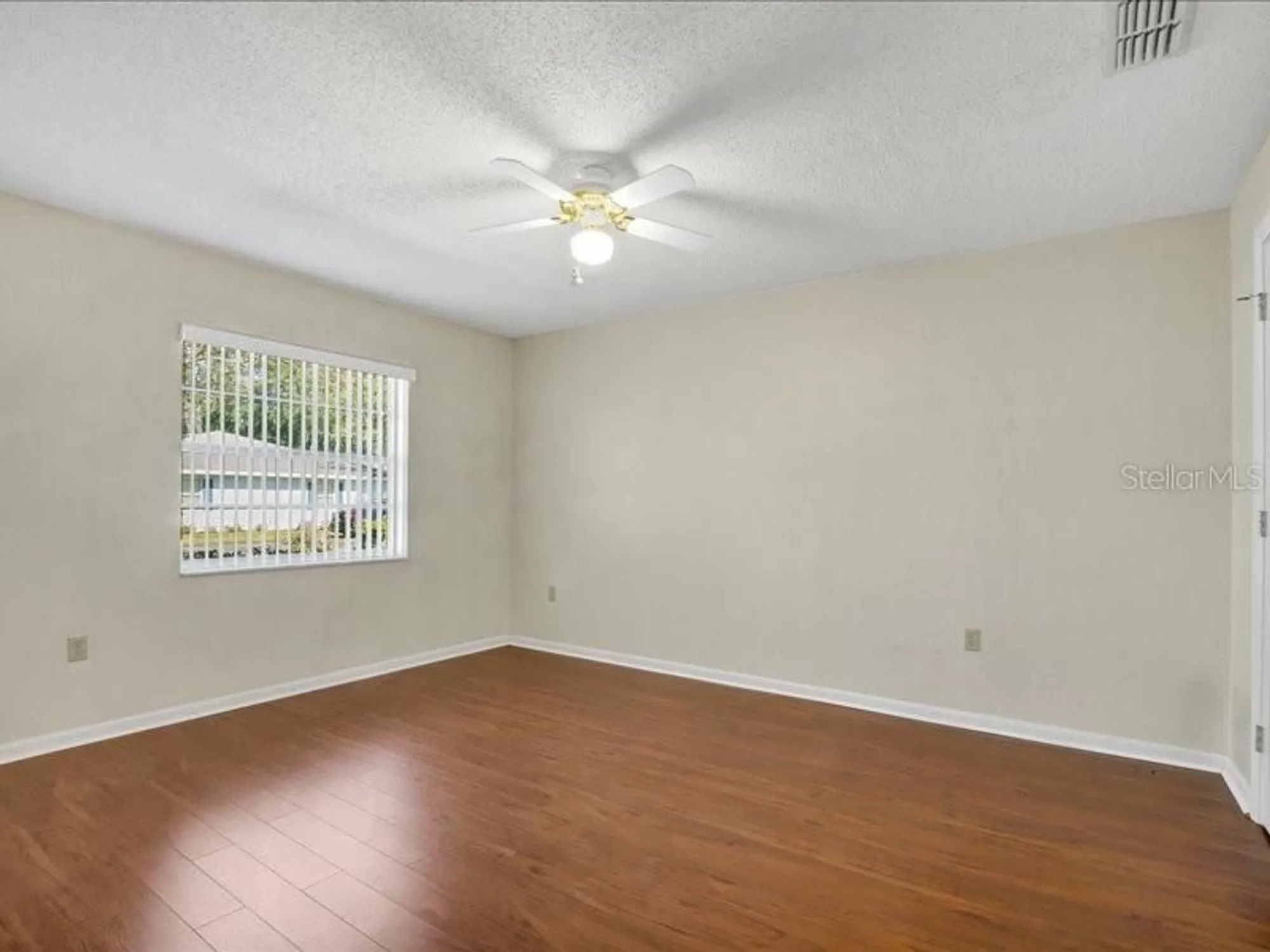 Property Slideshow image 17 of 36 | 1585 oakview cir, Winter Haven, FL, 33880